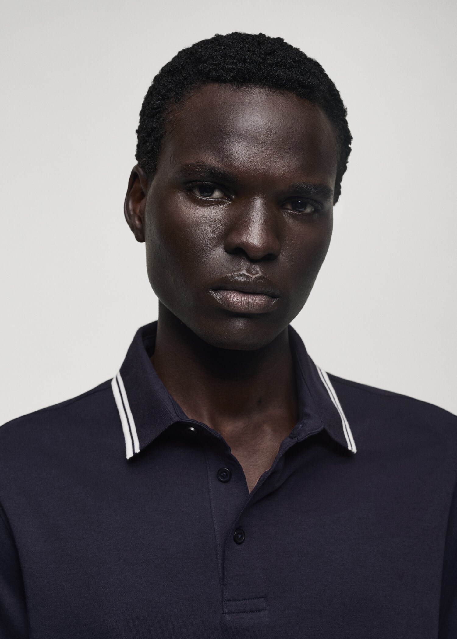 Poloshirt aus 100 % mit Kontrastborten - Detail des Artikels 1