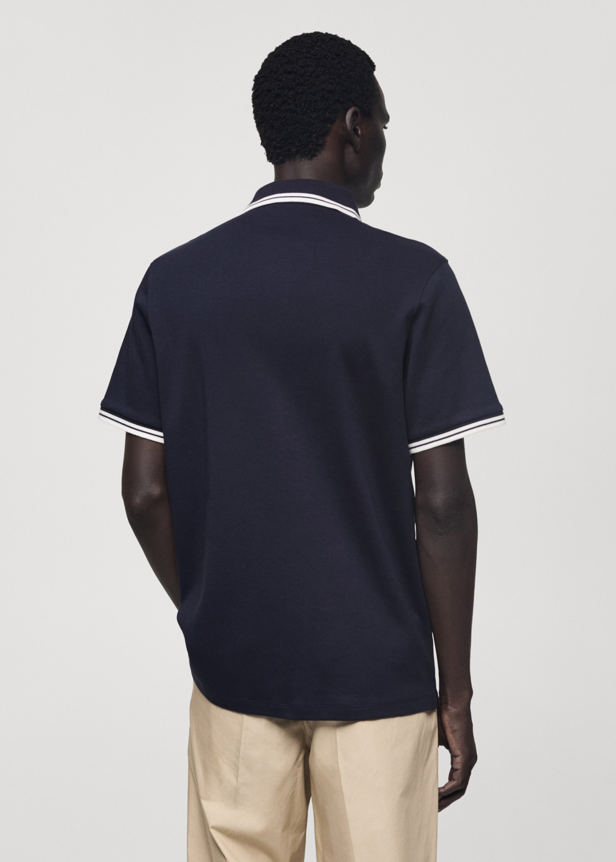 Poloshirt aus 100 % mit Kontrastborten - Rückseite des Artikels