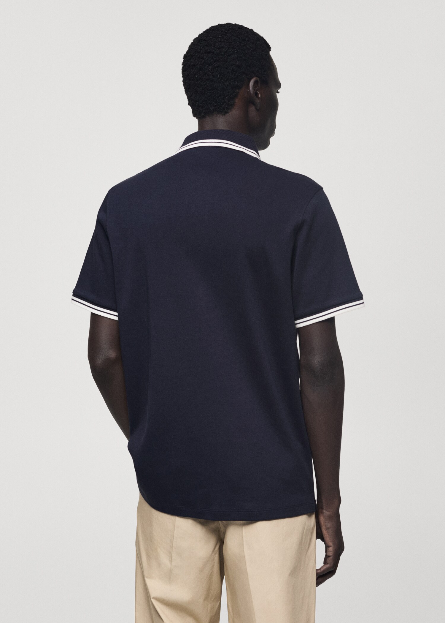Poloshirt aus 100 % mit Kontrastborten - Rückseite des Artikels