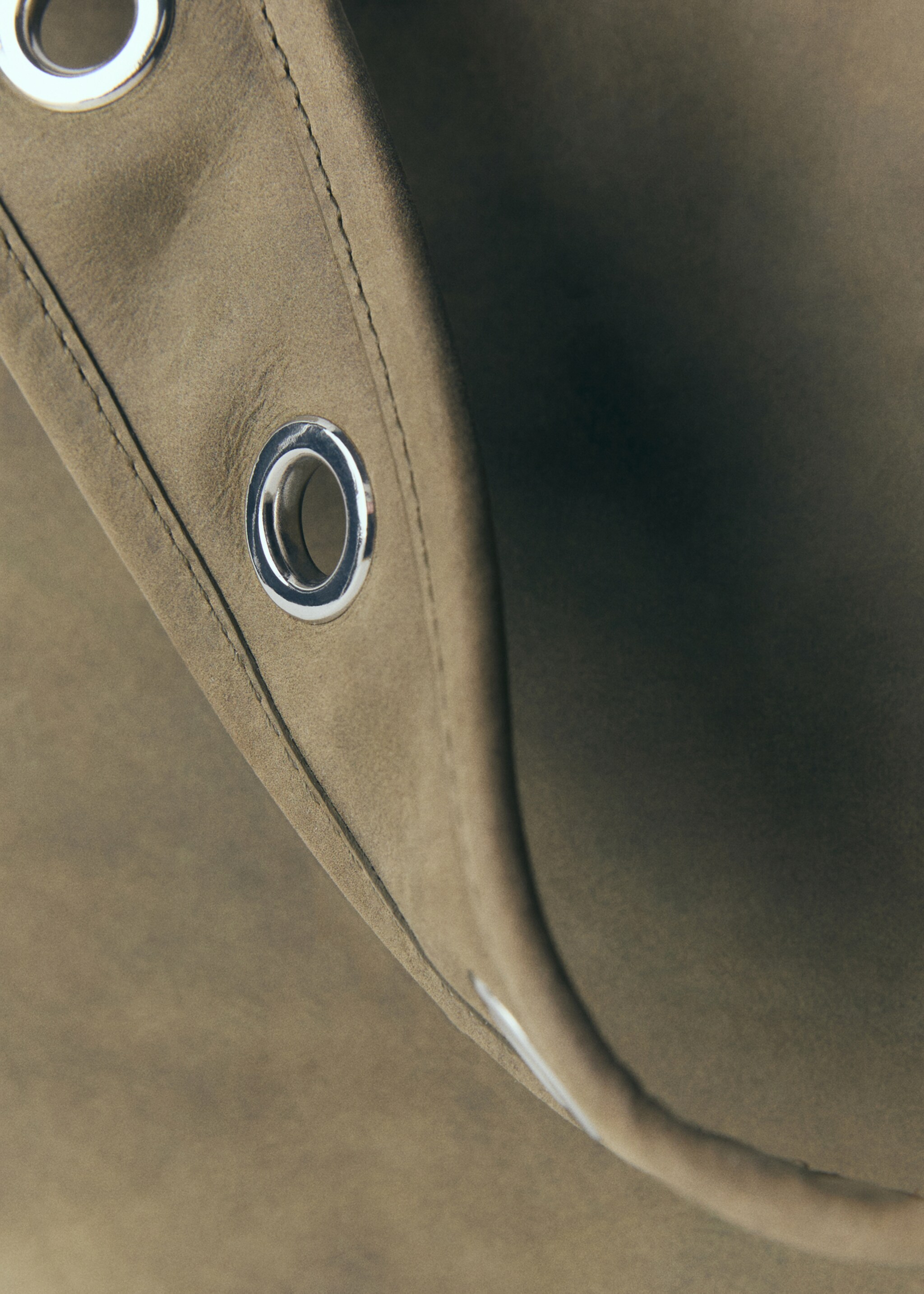 Bolso piel tachuelas bolsillos - Detalle del artículo 2, Khaki. Ref: 77077683-00.