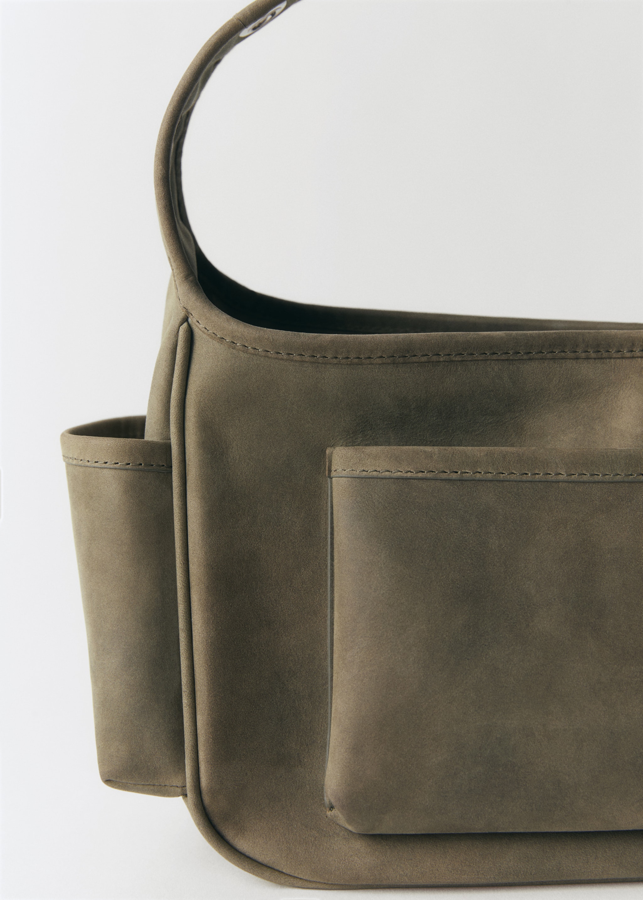 Bolso piel tachuelas bolsillos - Detalle del artículo 3, Khaki. Ref: 77077683-00.