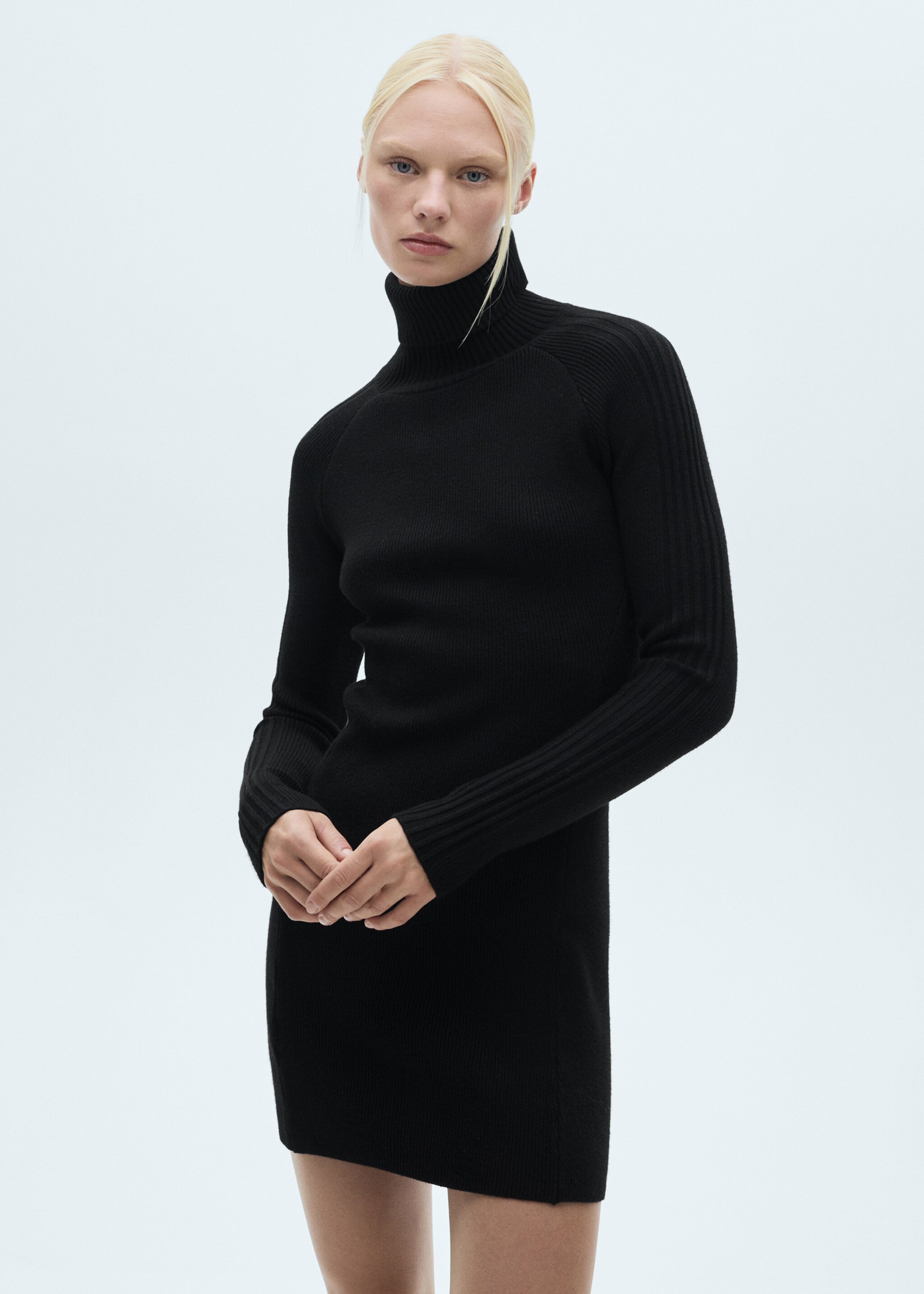 Robe courte maille col roulé - Plan moyen, Noir. Ref: 77077689-00.