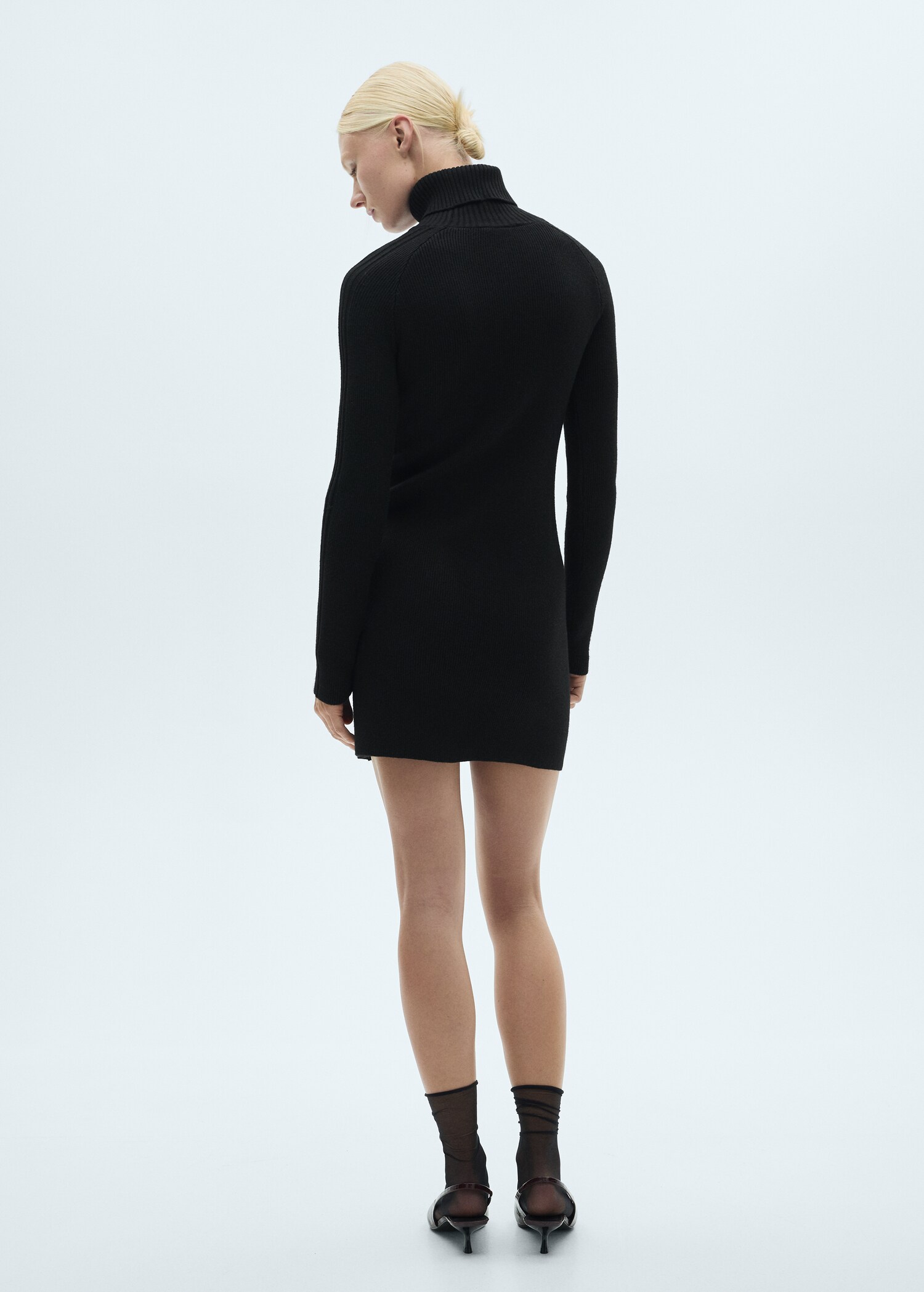 Vestit curt punt coll girat - Revers de l'article