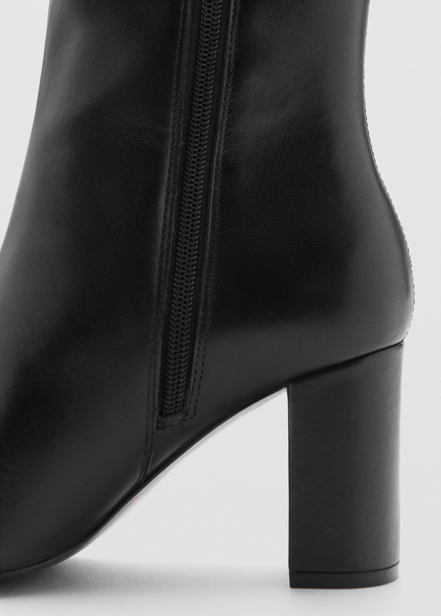 Leather boots with tall leg - Details of the article 1