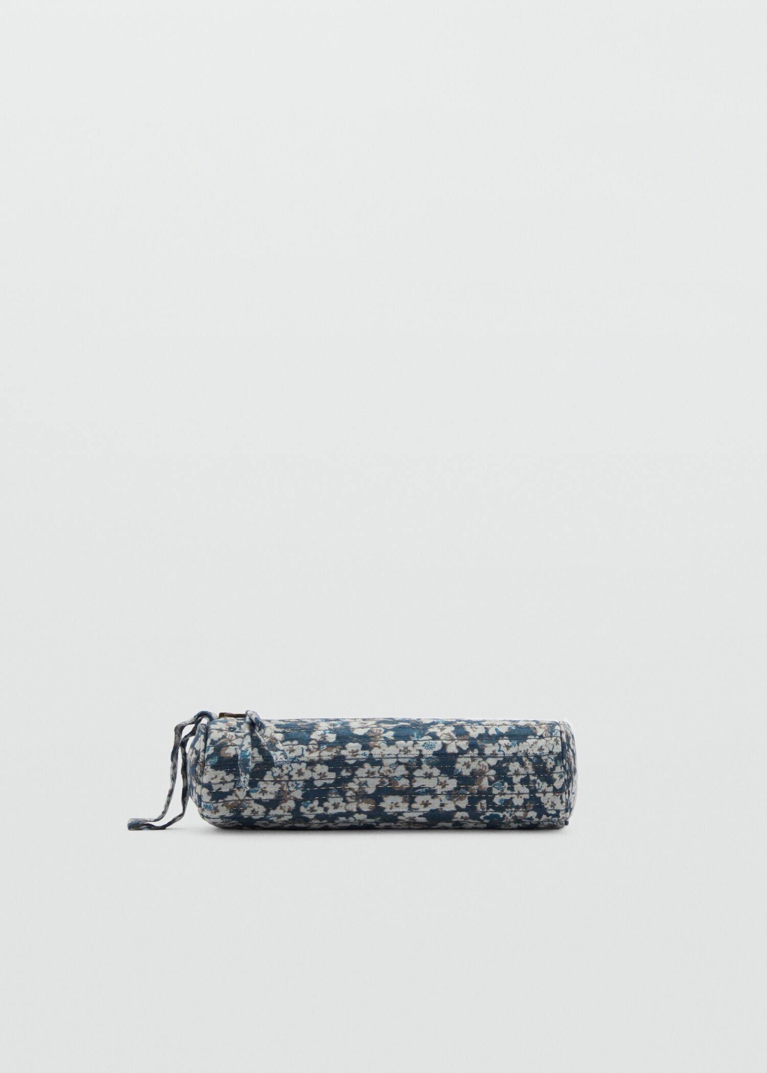 Etui mit Blumenprint - Artikel ohne Model
