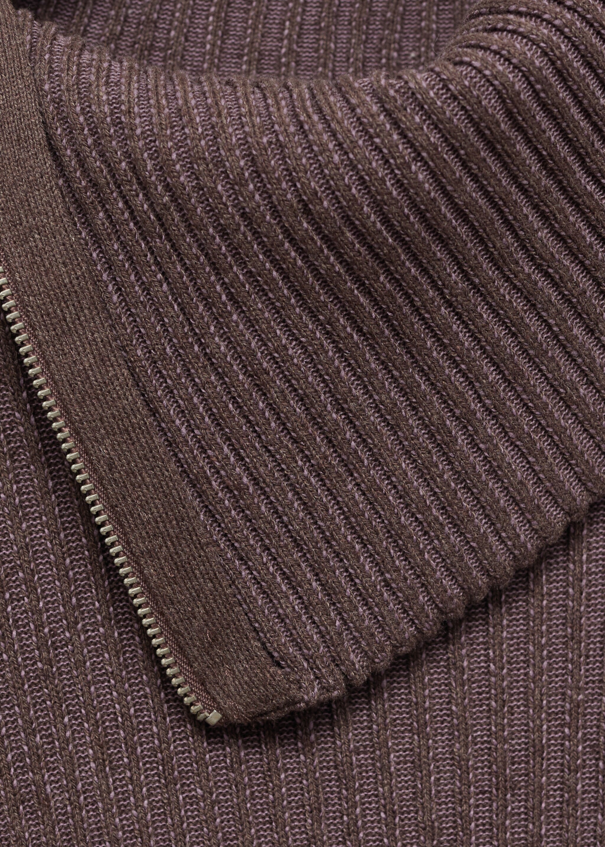 Geripptes Kleid mit Reverskragen - Detail des Artikels 8, Bordeaux. Ref: 77077711-00.