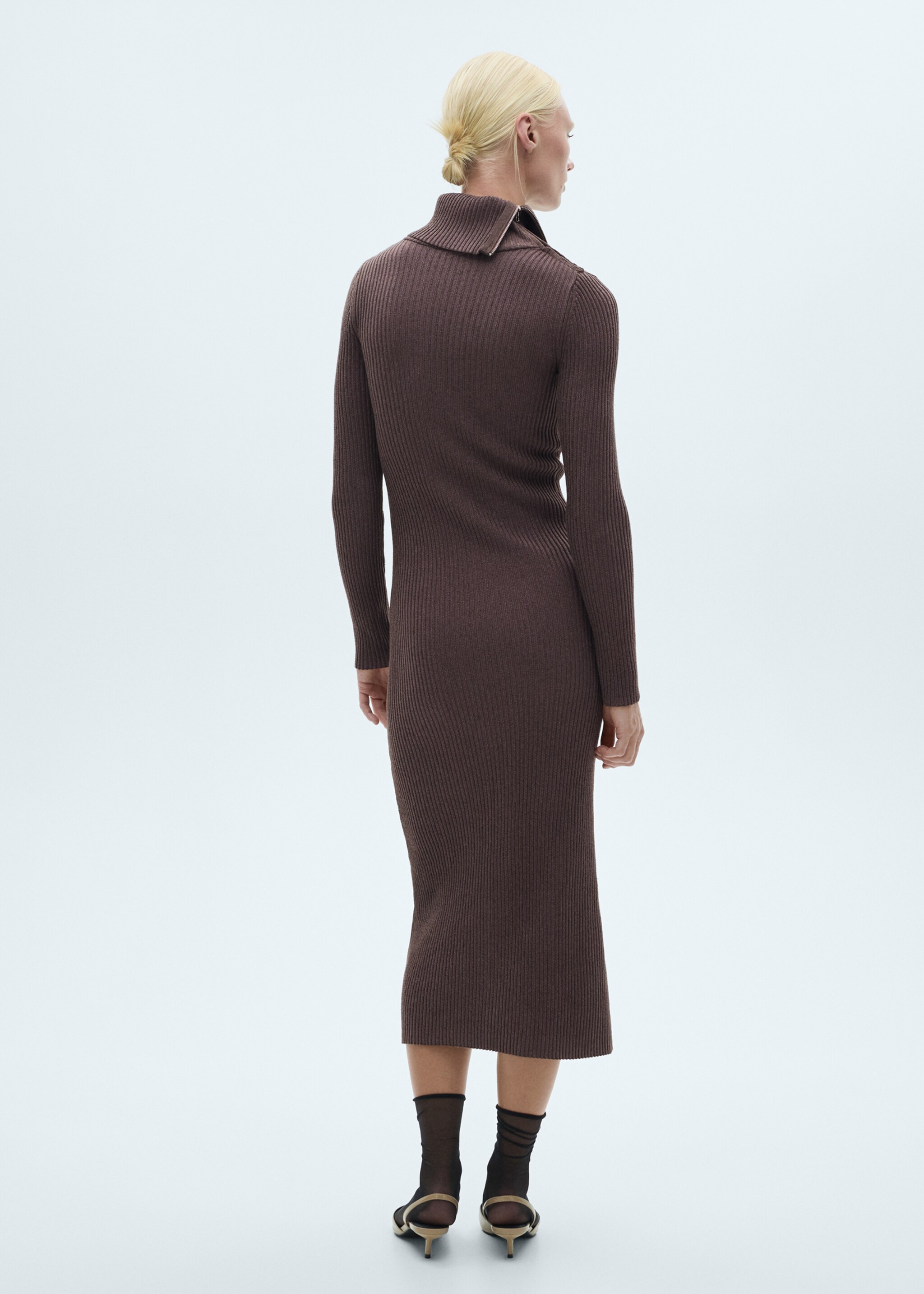 Geripptes Kleid mit Reverskragen - Rückseite des Artikels, Bordeaux. Ref: 77077711-00.