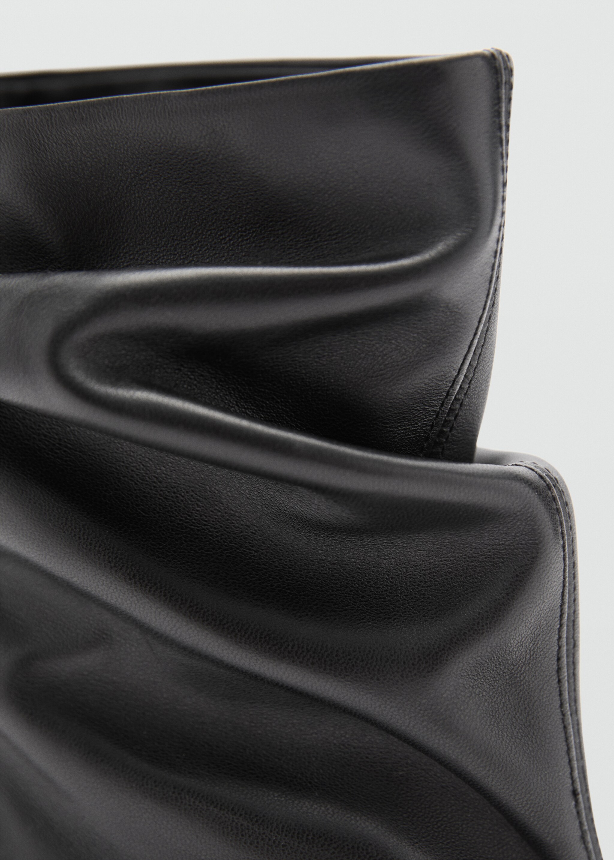 Leder-Stiefelette mit Kittenheel - Detail des Artikels 1, Schwarz. Ref: 77077714-00.