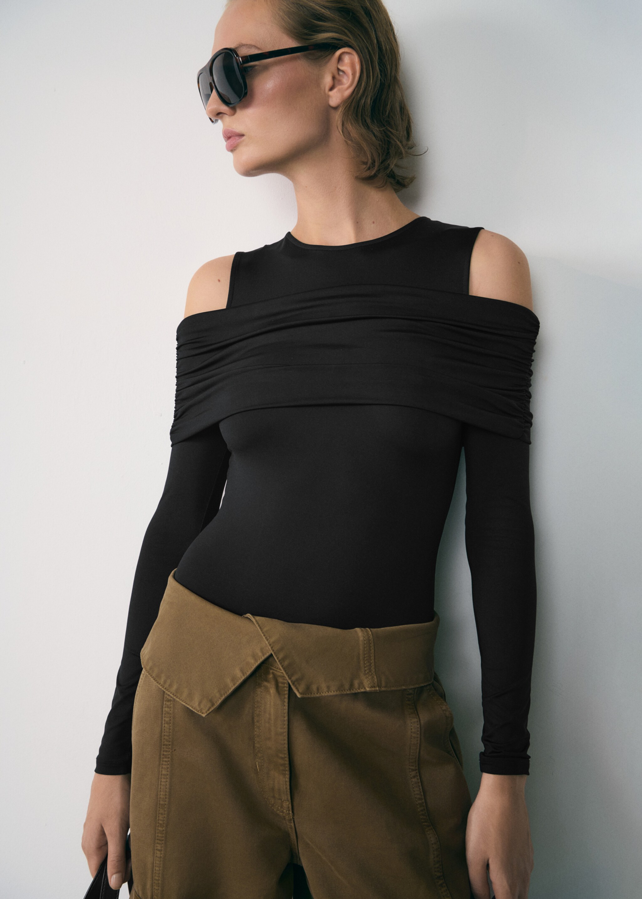 Combined bare shoulder bodysuit - Medium plane, Black. Ref: 77077719-00.