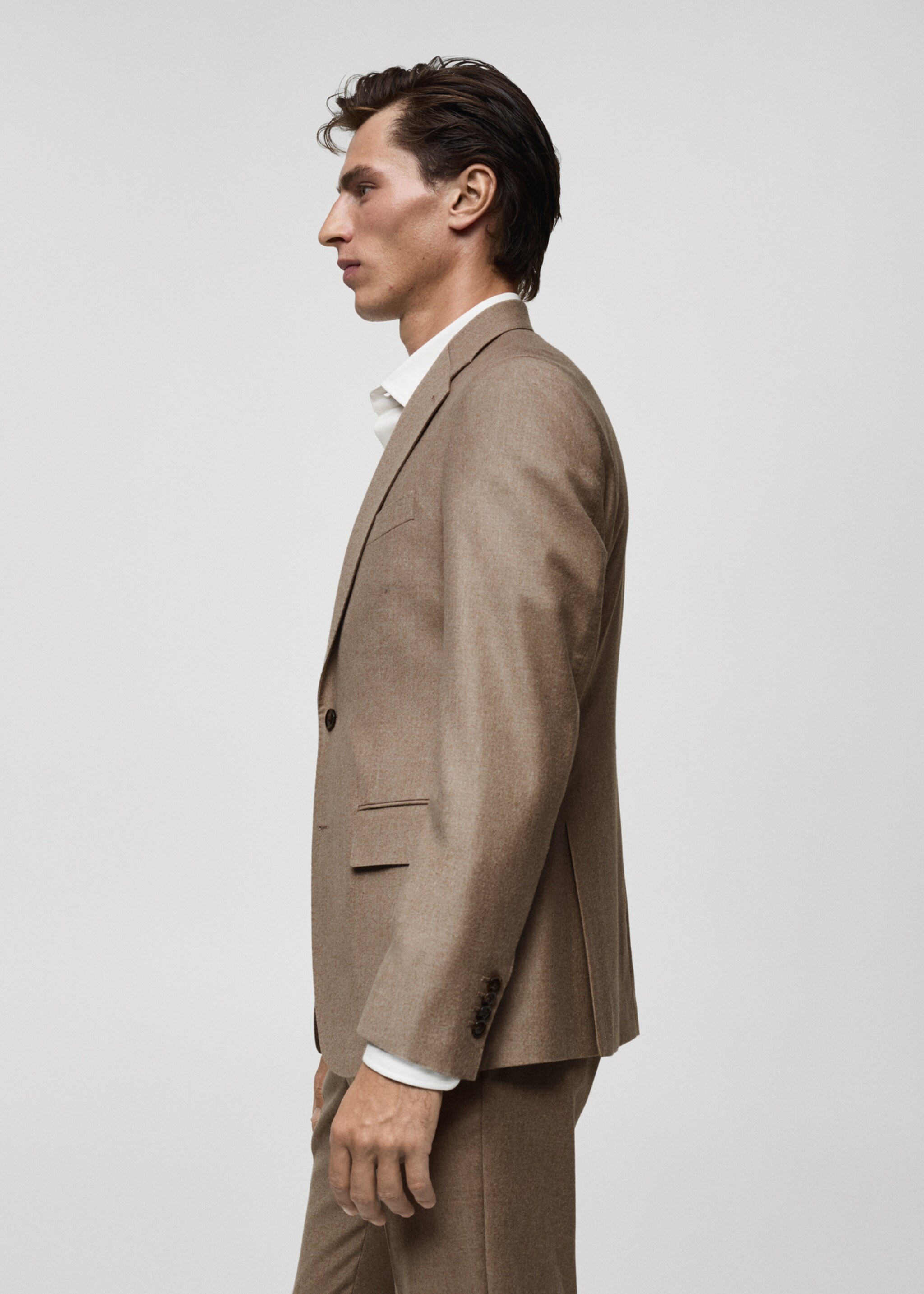 Flanell-Sakko aus 100 % italienischer Wolle - Detail des Artikels 6, Mittelbraun. Ref: 77077915-00.
