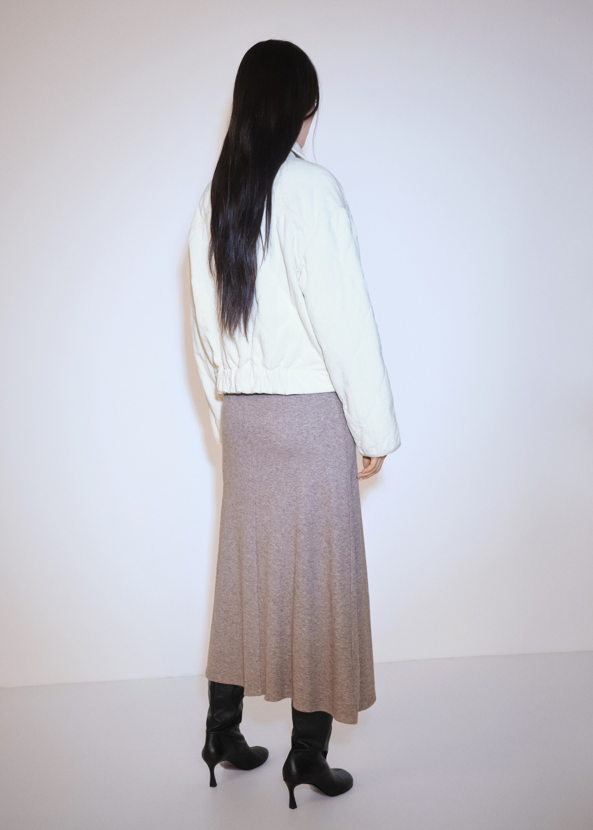 Gesteppte Cordjacke - Rückseite des Artikels, Cremeweiß. Ref: 77077917-00.