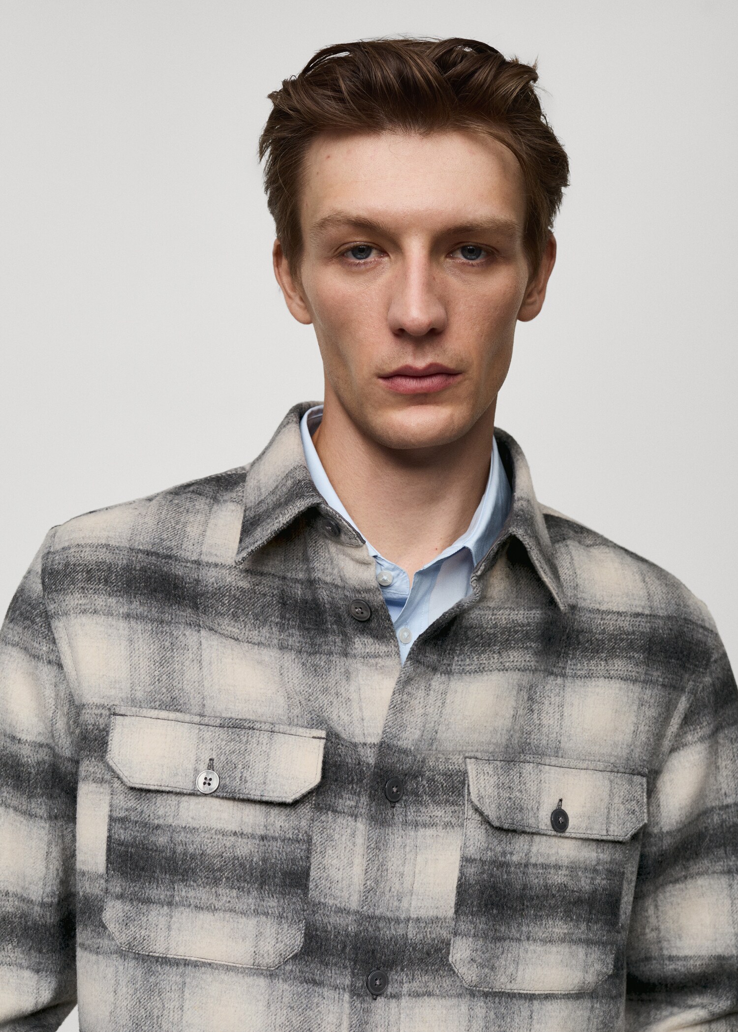 Plaid wool overshirt with pockets - Details of the article 1