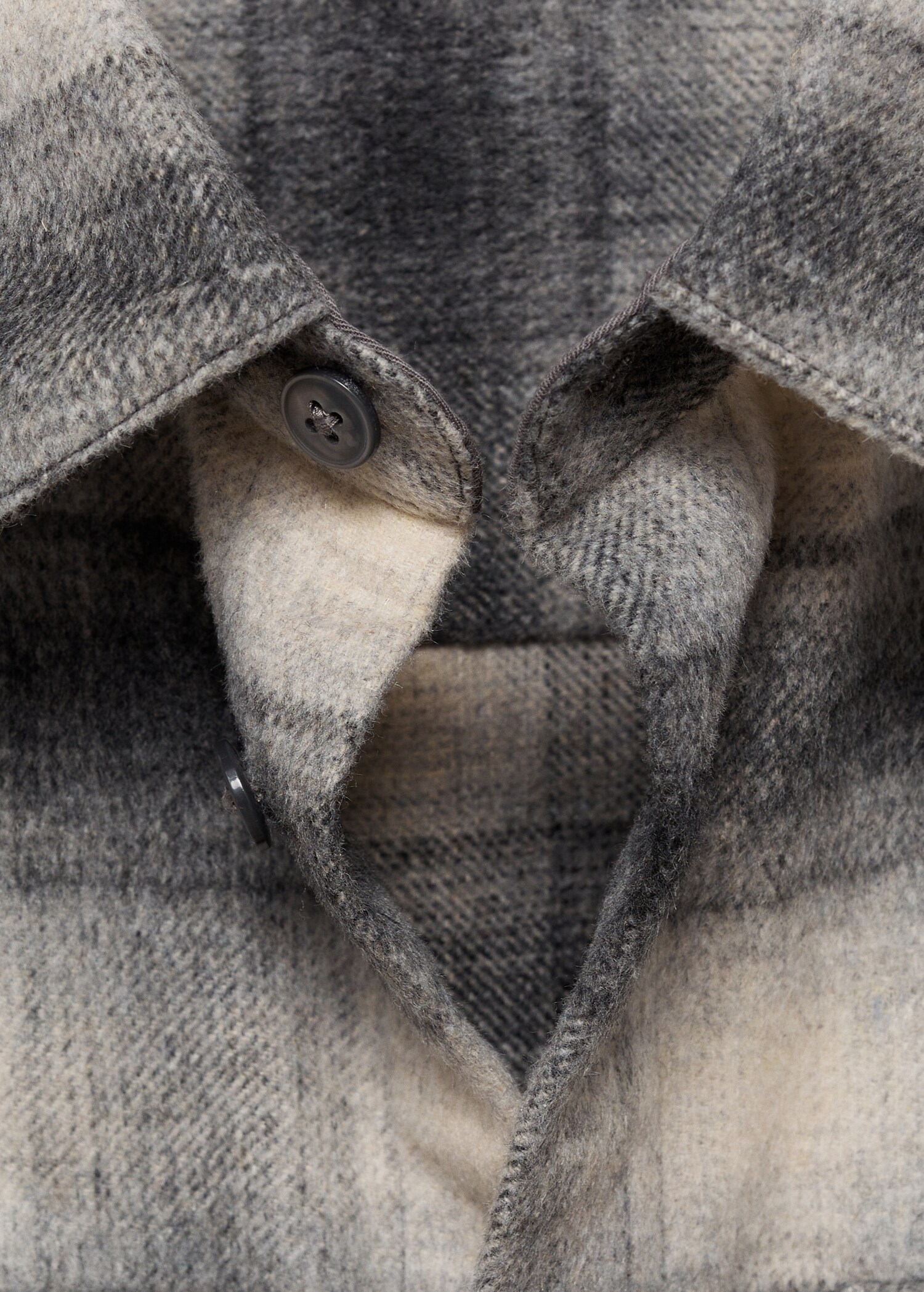 Plaid wool overshirt with pockets - Details of the article 8