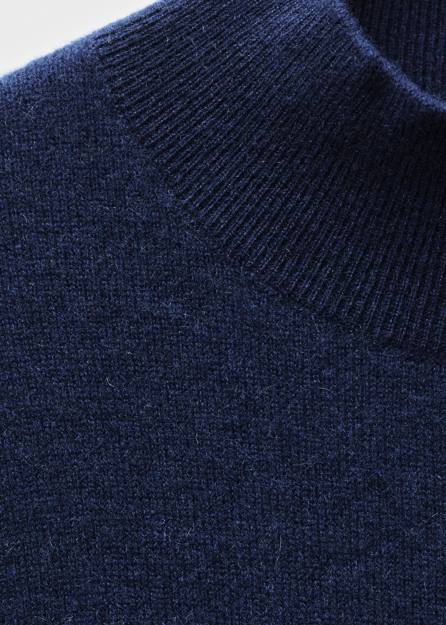 Pull-over 100 % cachemire col montant - Détail de l'article 8