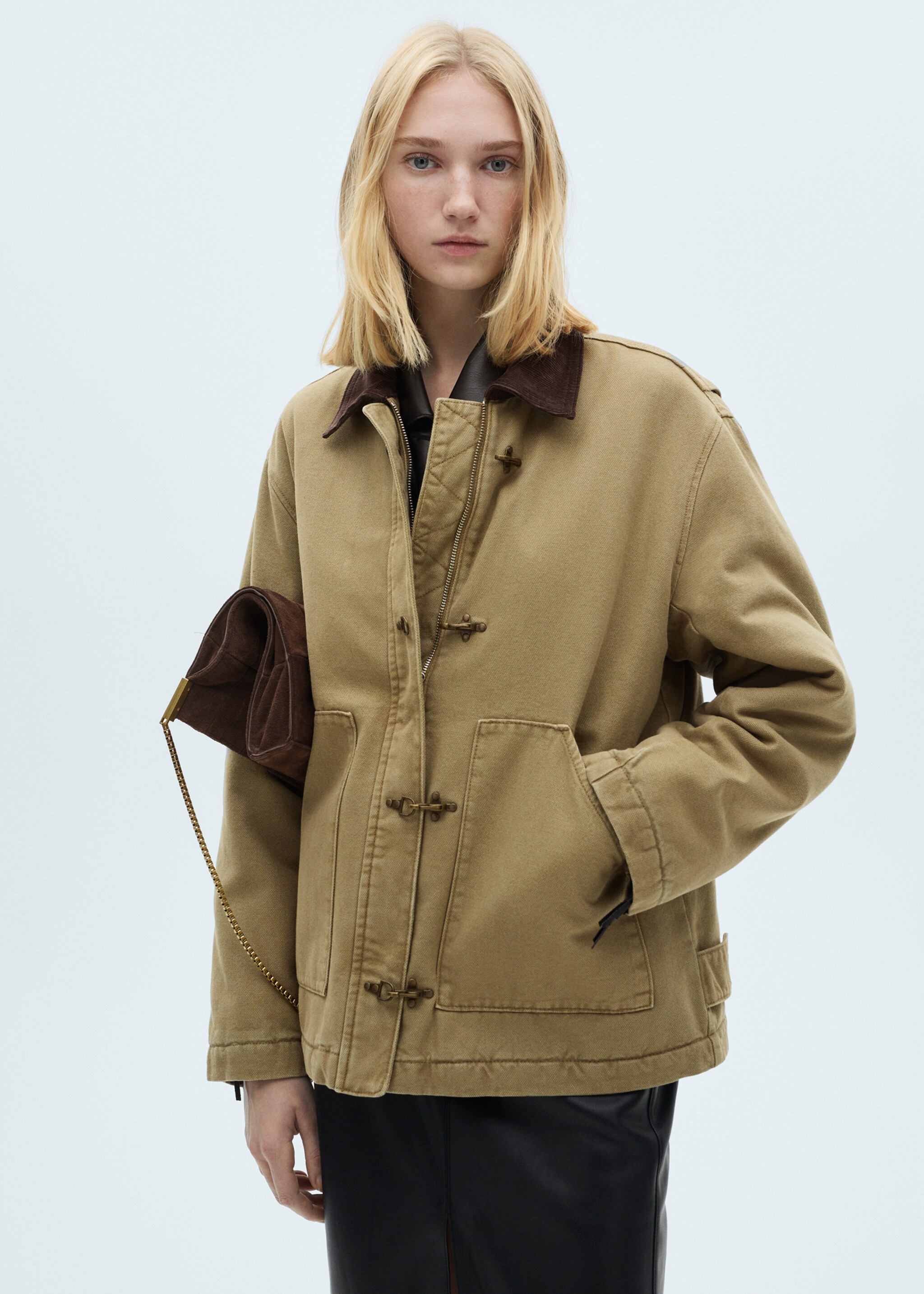 Parka with contrasting collar and pockets - Medium plane, Khaki. Ref: 77078264-00.
