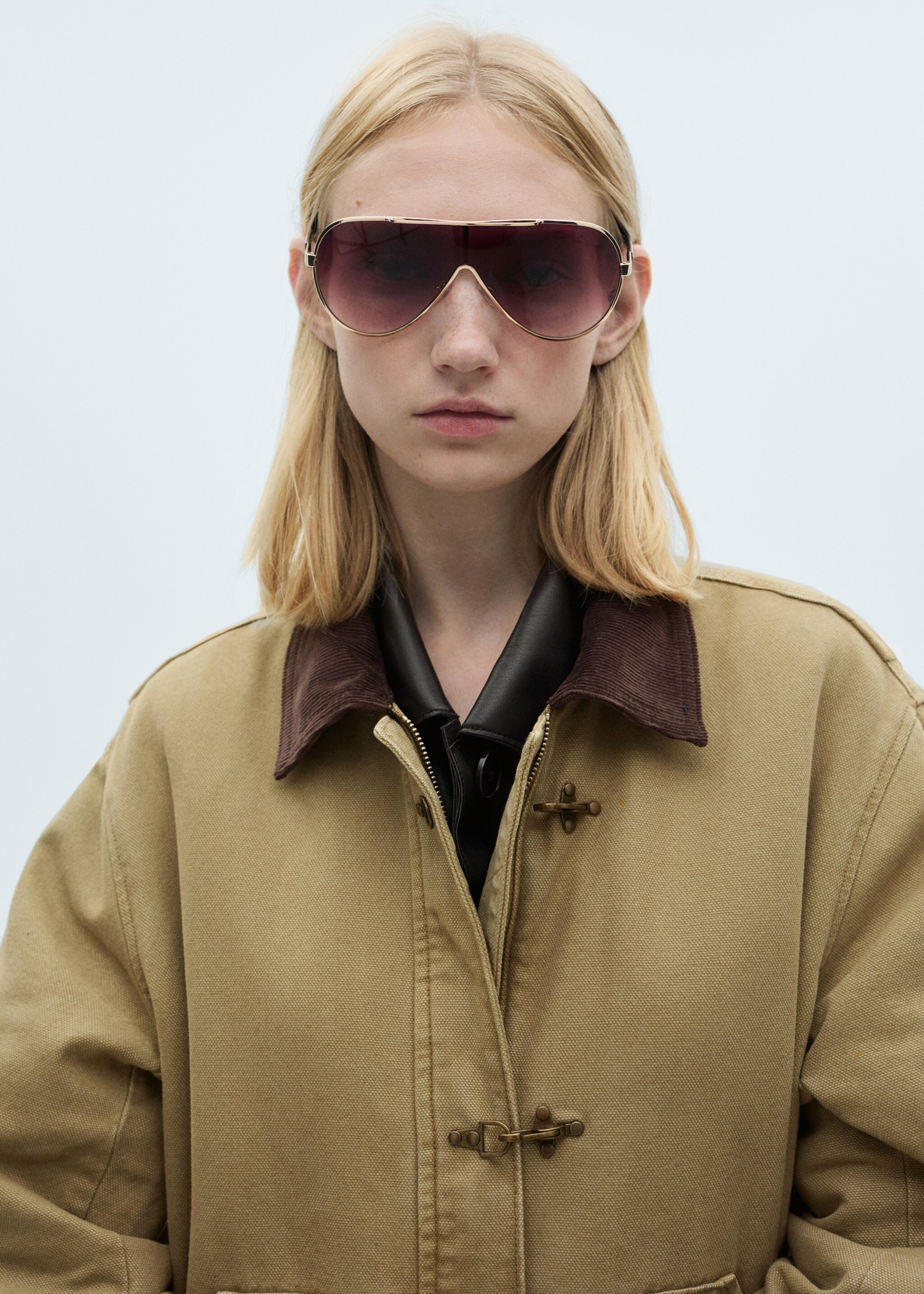 Parka with contrasting collar and pockets - Details of the article 1, Khaki. Ref: 77078264-00.