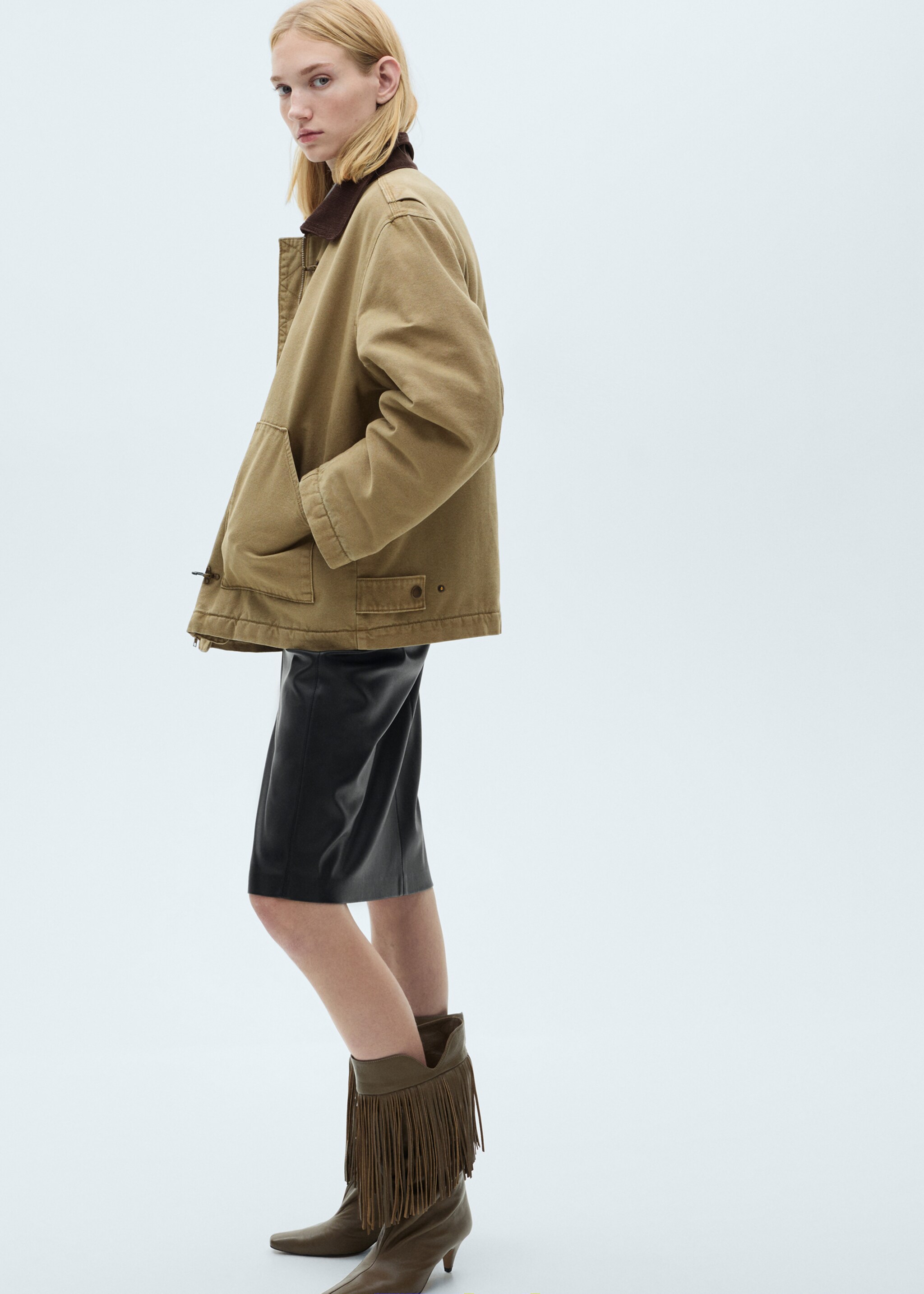 Parka with contrasting collar and pockets - Details of the article 4, Khaki. Ref: 77078264-00.