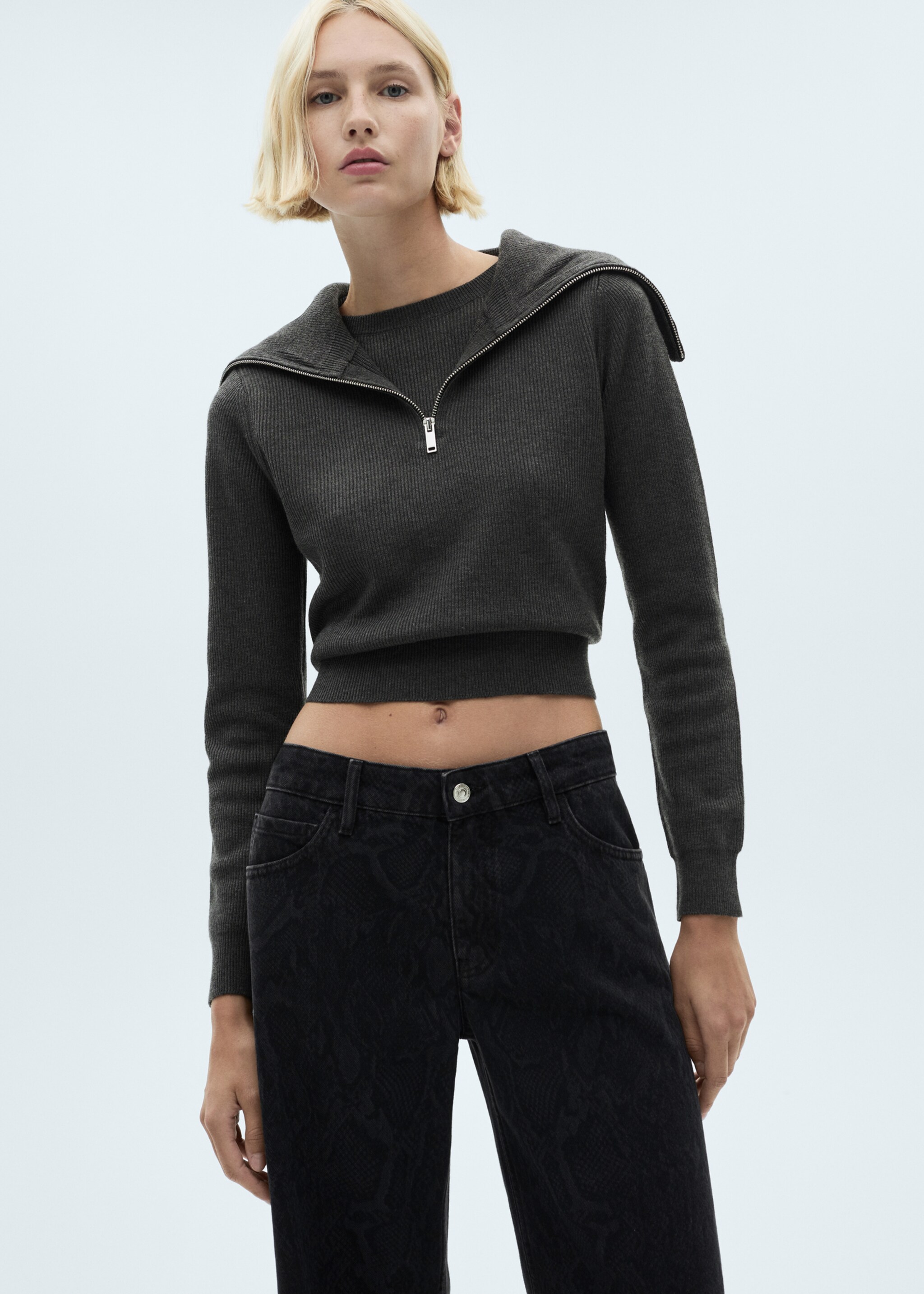 Jeans in Schlangenoptik - Detail des Artikels 1, Black denim. Ref: 77078283-00.