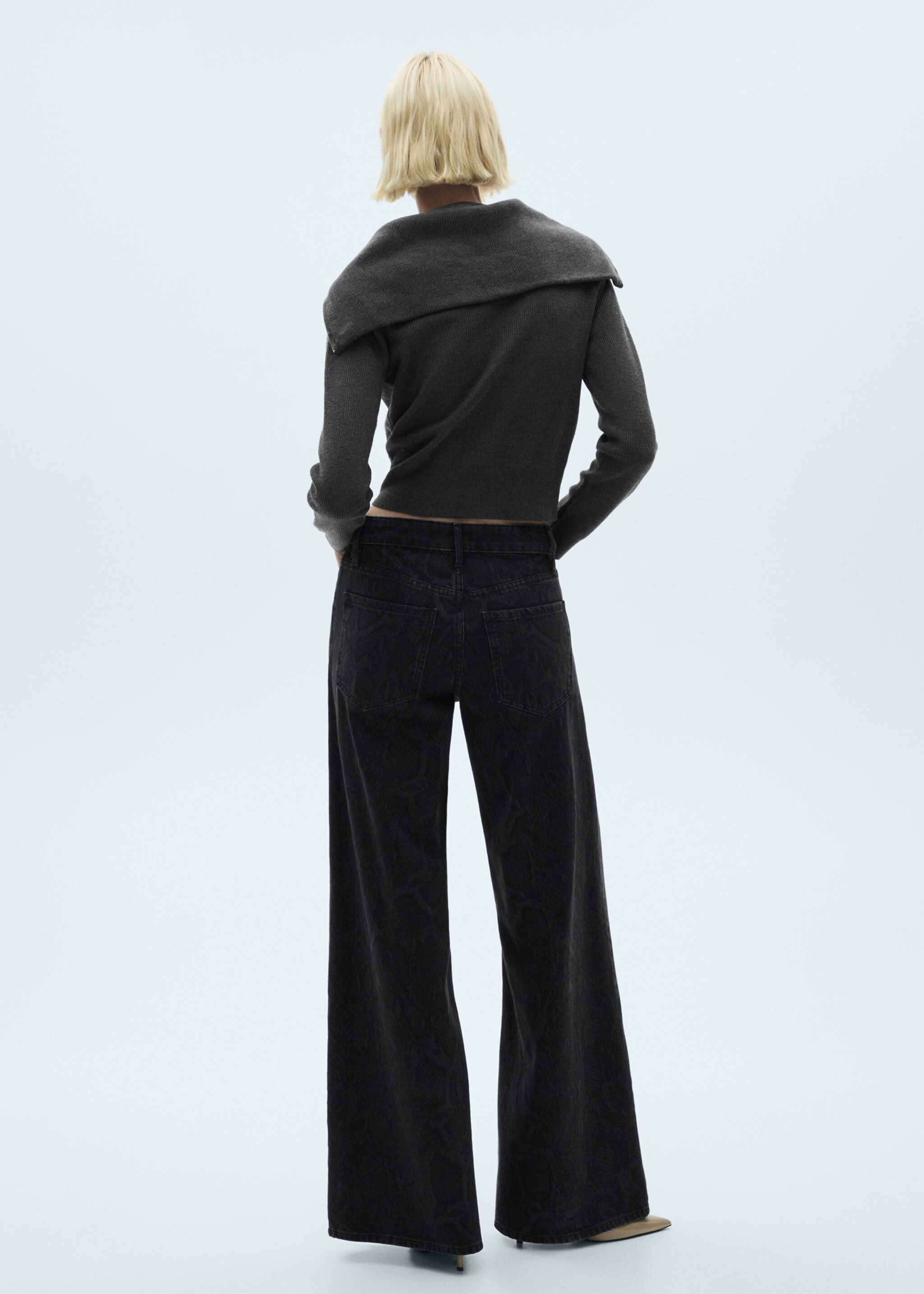 Jeans in Schlangenoptik - Rückseite des Artikels, Black denim. Ref: 77078283-00.