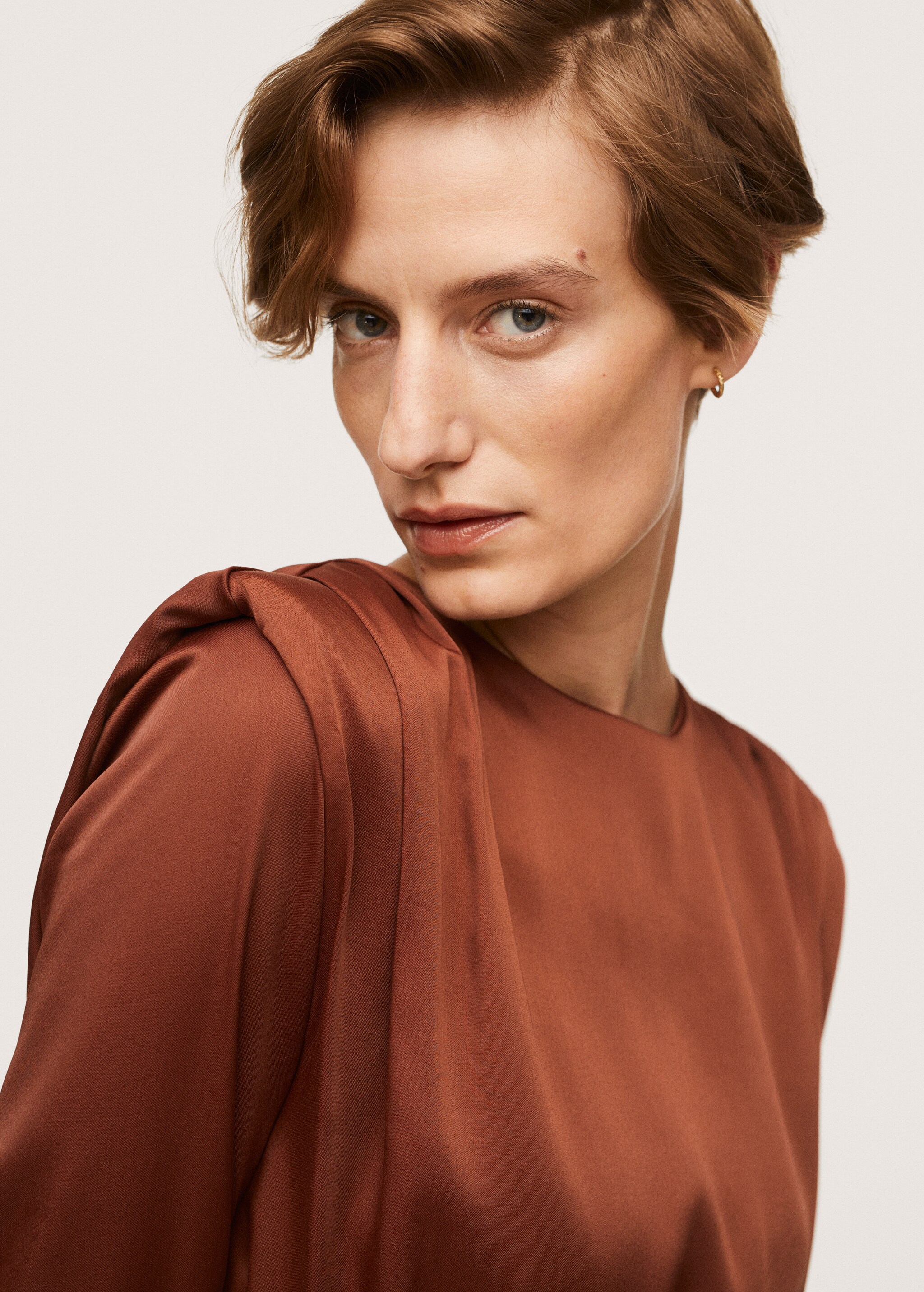 Shoulder pad dress - Details of the article 1