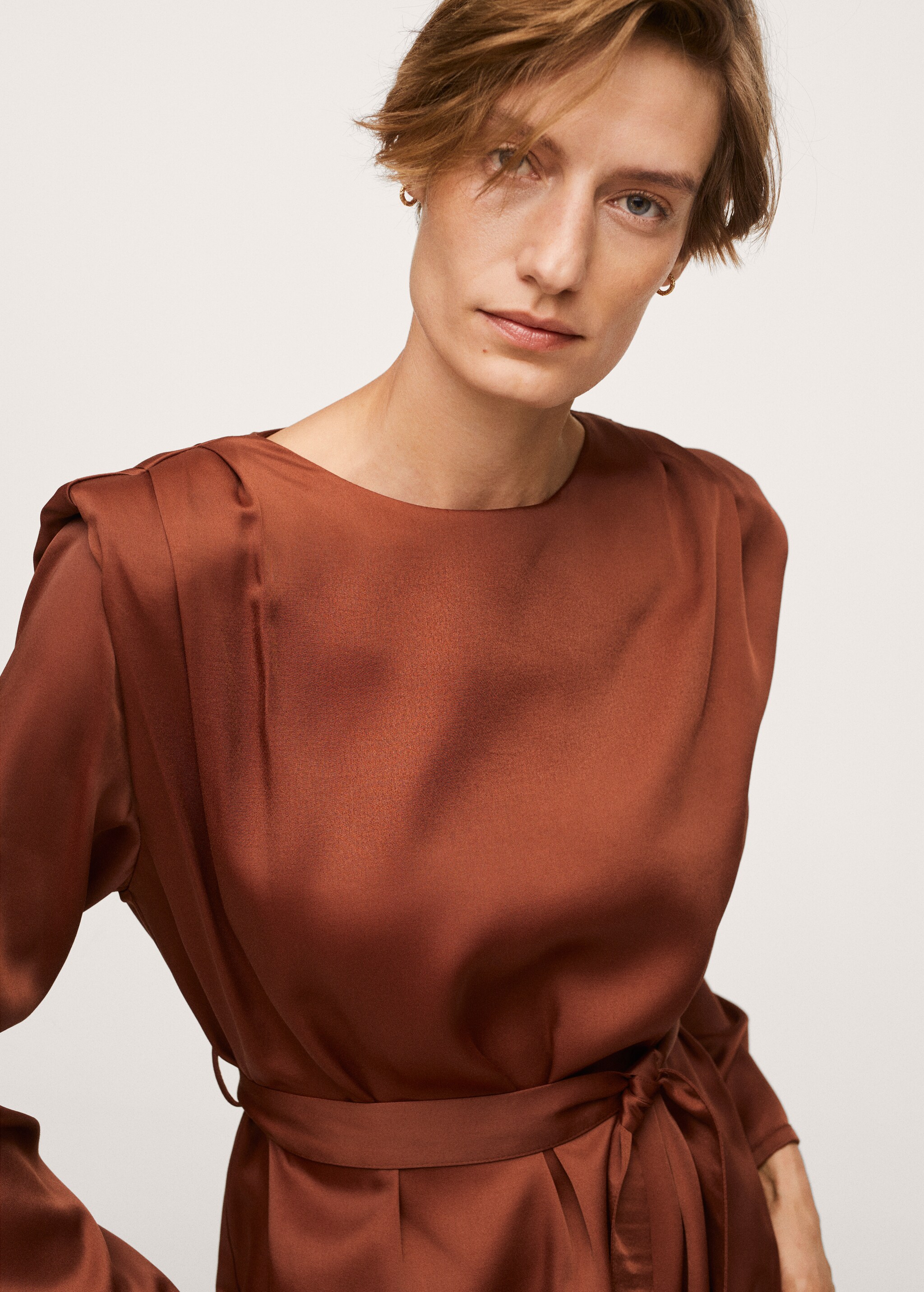 Shoulder pad dress - Details of the article 3
