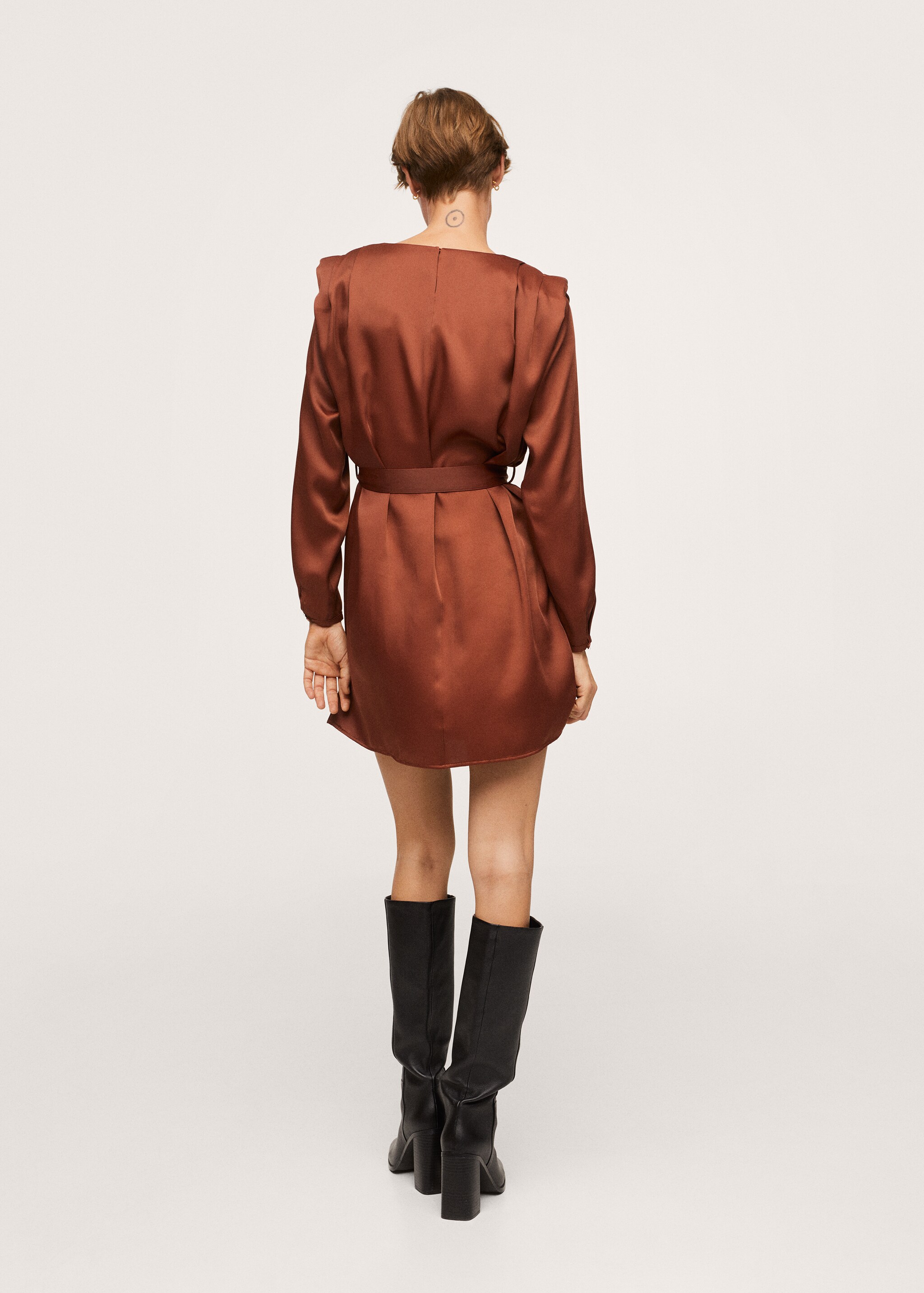 Shoulder pad dress - Reverse of the article