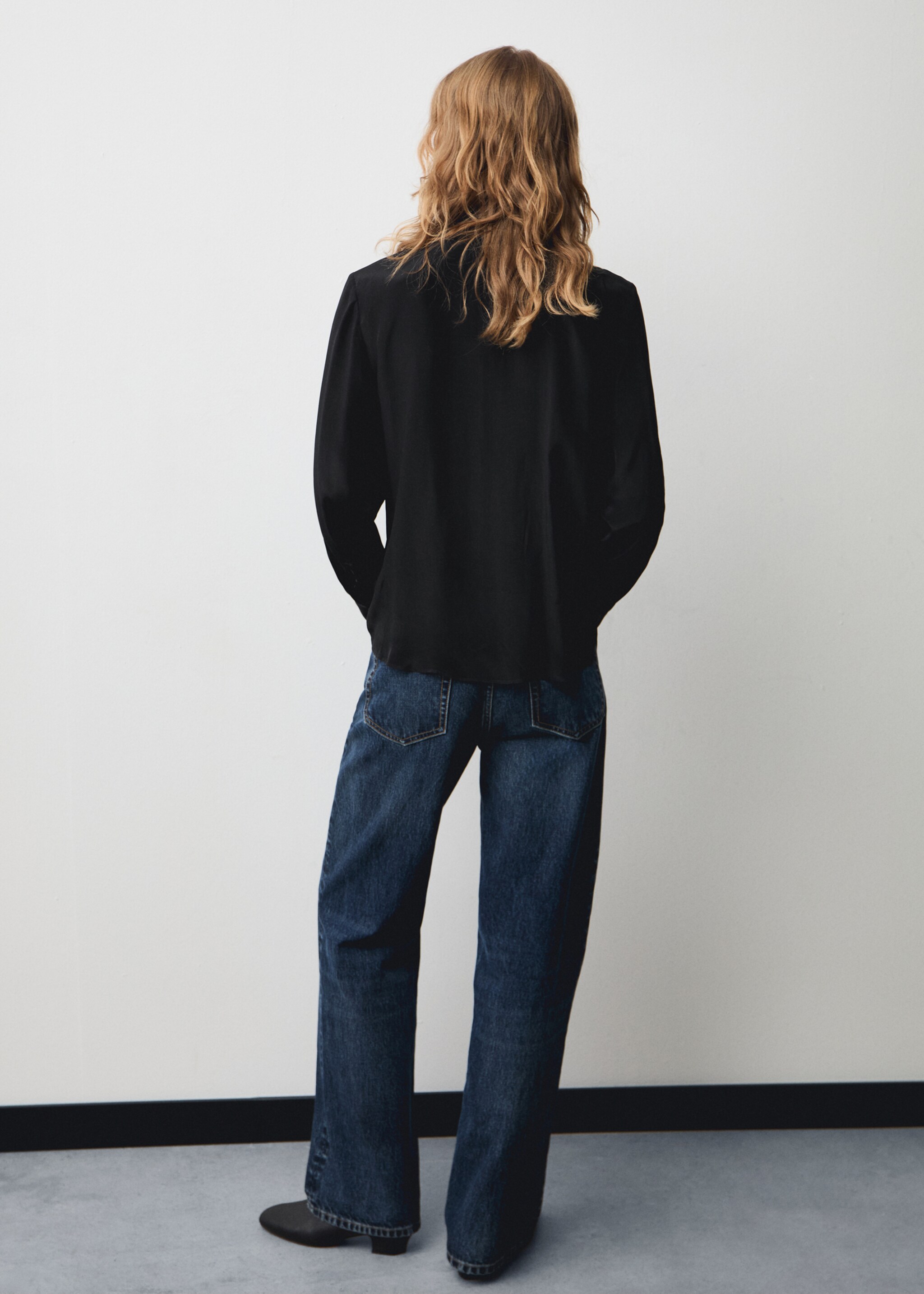 Satin shirt with bow - Reverse of the article, Black. Ref: 77079055-00.