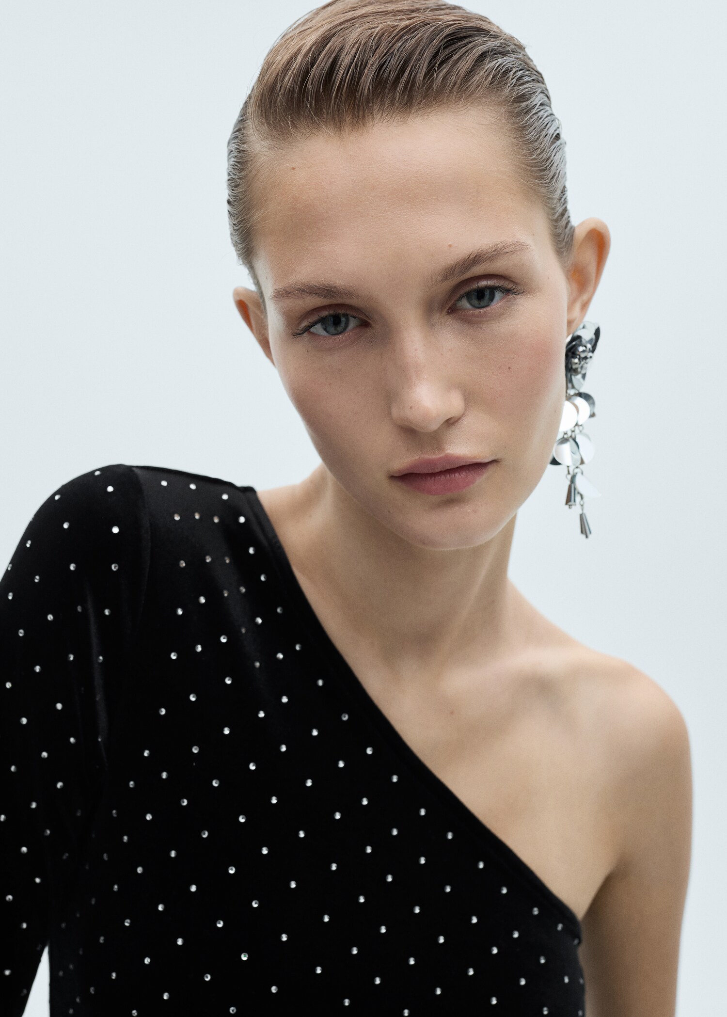 Asymmetrical velvet top with rhinestones - Details of the article 1