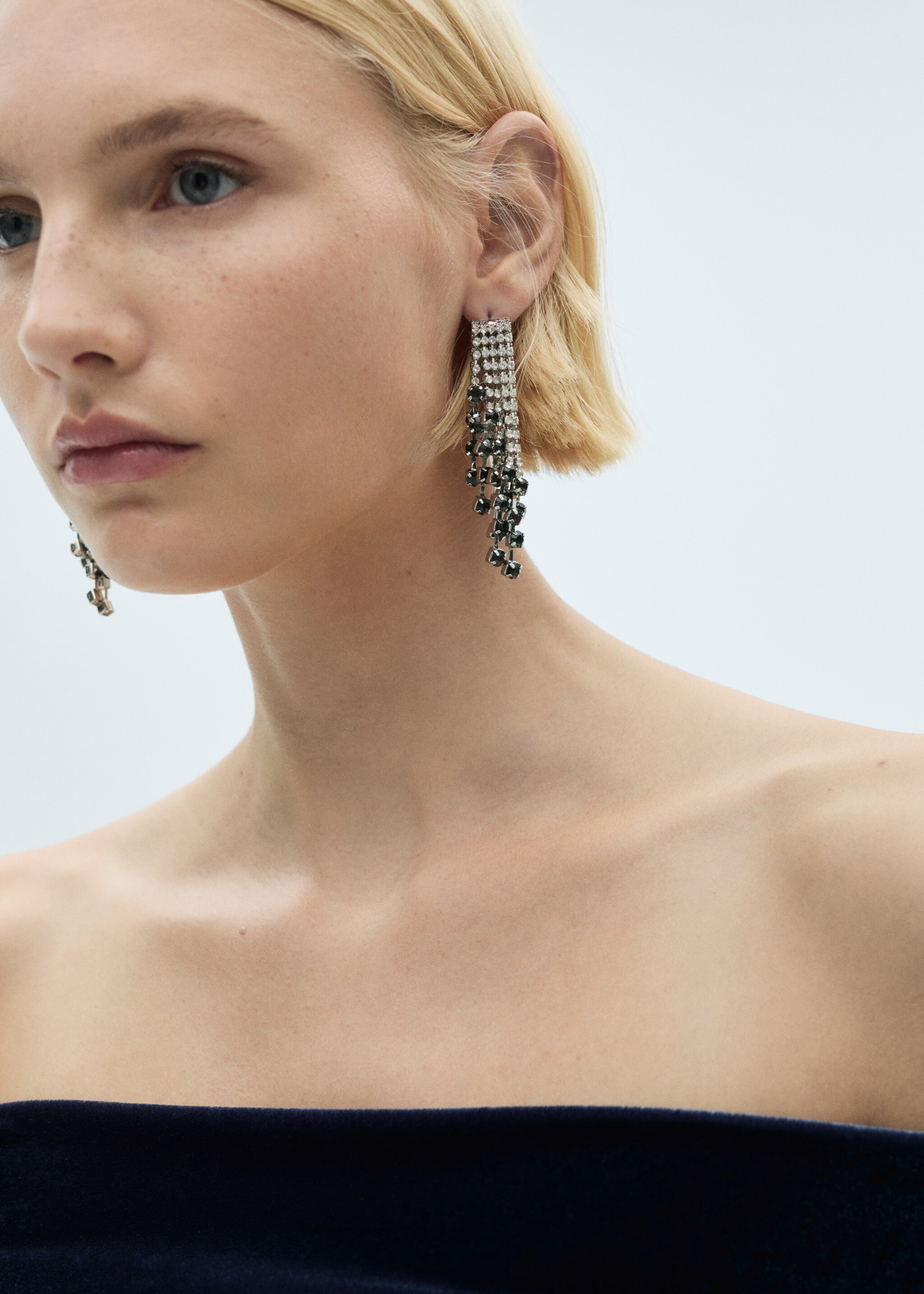 Off-the-shoulder velvet dress - Details of the article 1, Night Blue. Ref: 77079061-00.