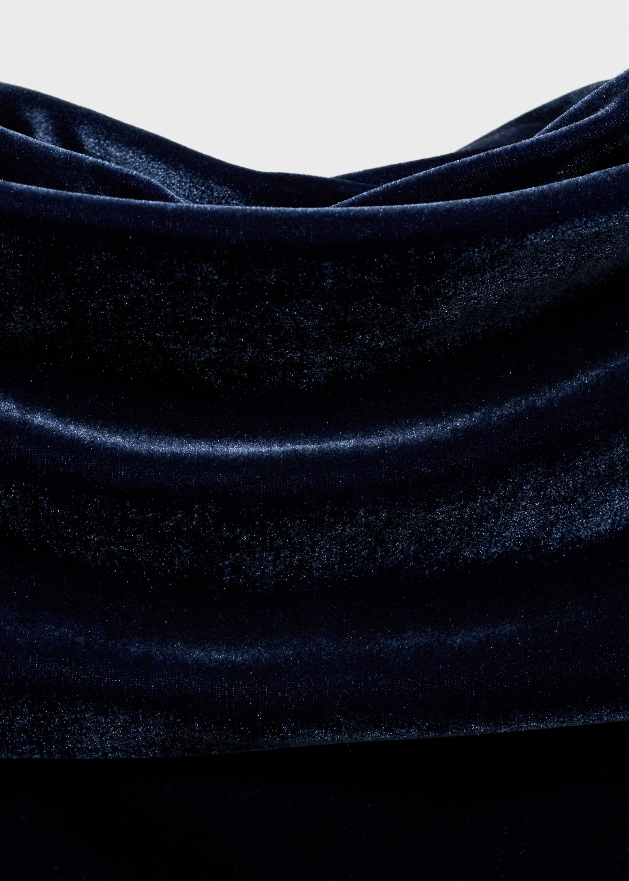 Off-the-shoulder velvet dress - Details of the article 8, Night Blue. Ref: 77079061-00.
