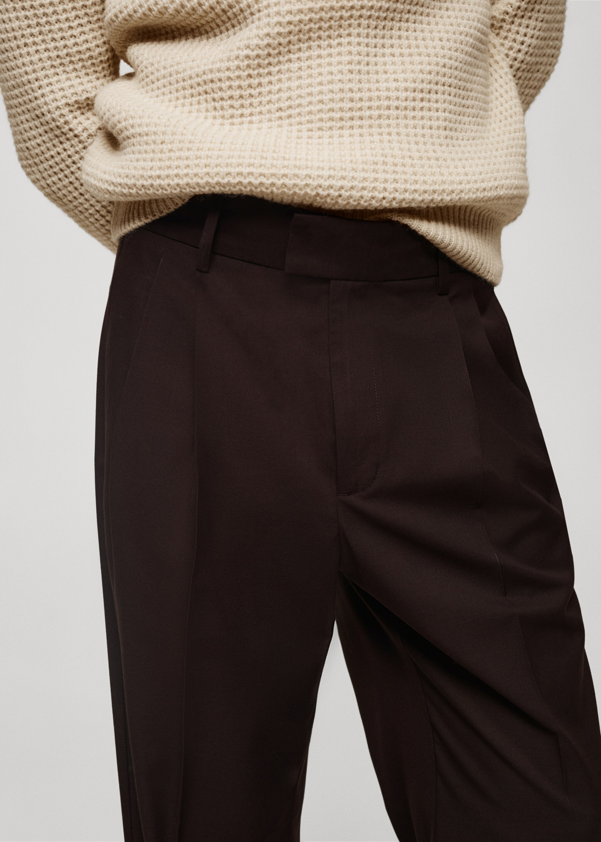 Regular Fit-Bundfaltenhose - Detail des Artikels 1, Schokolade. Ref: 77079227-00.
