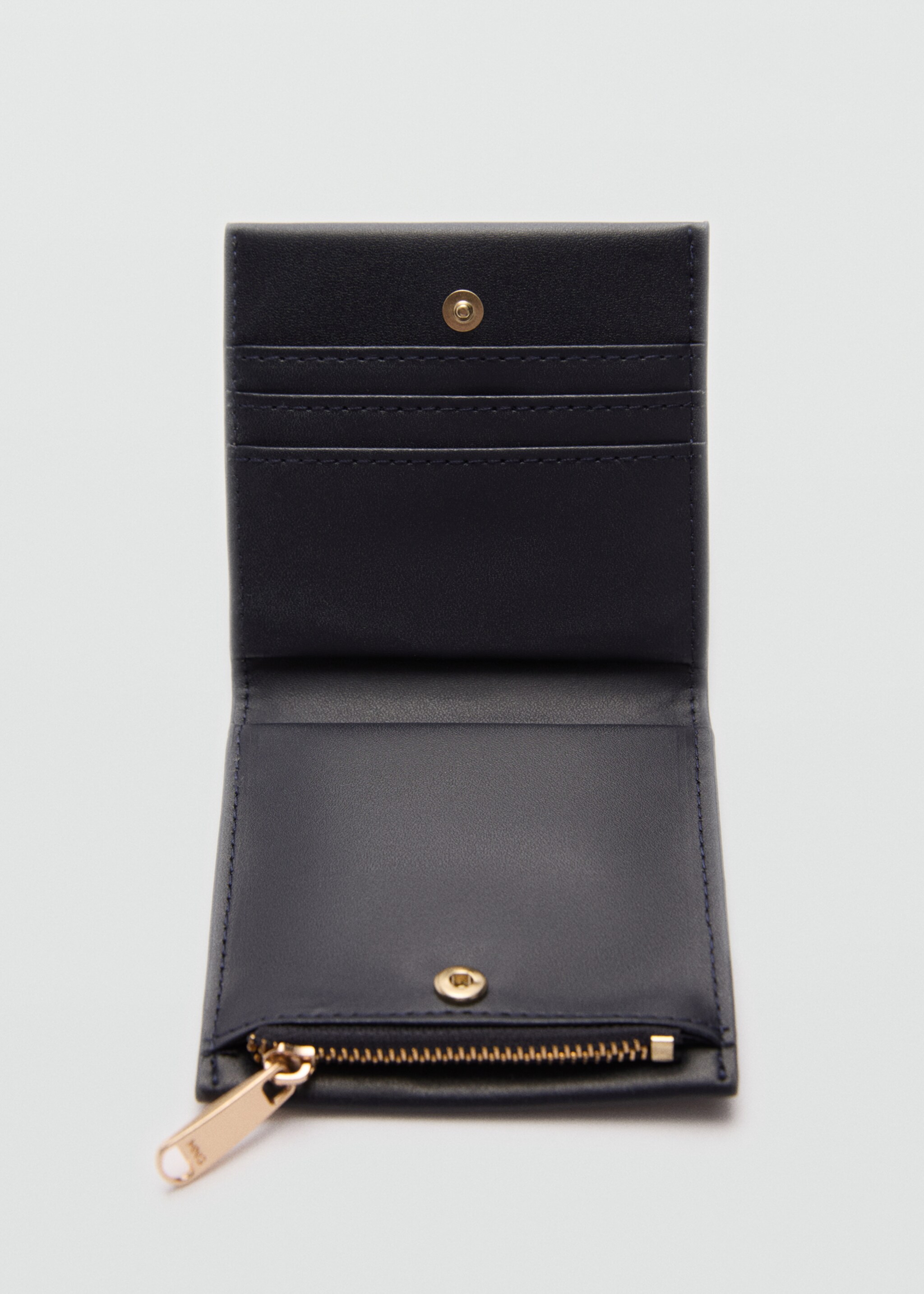 Embossed wallet with logo - Details of the article 1