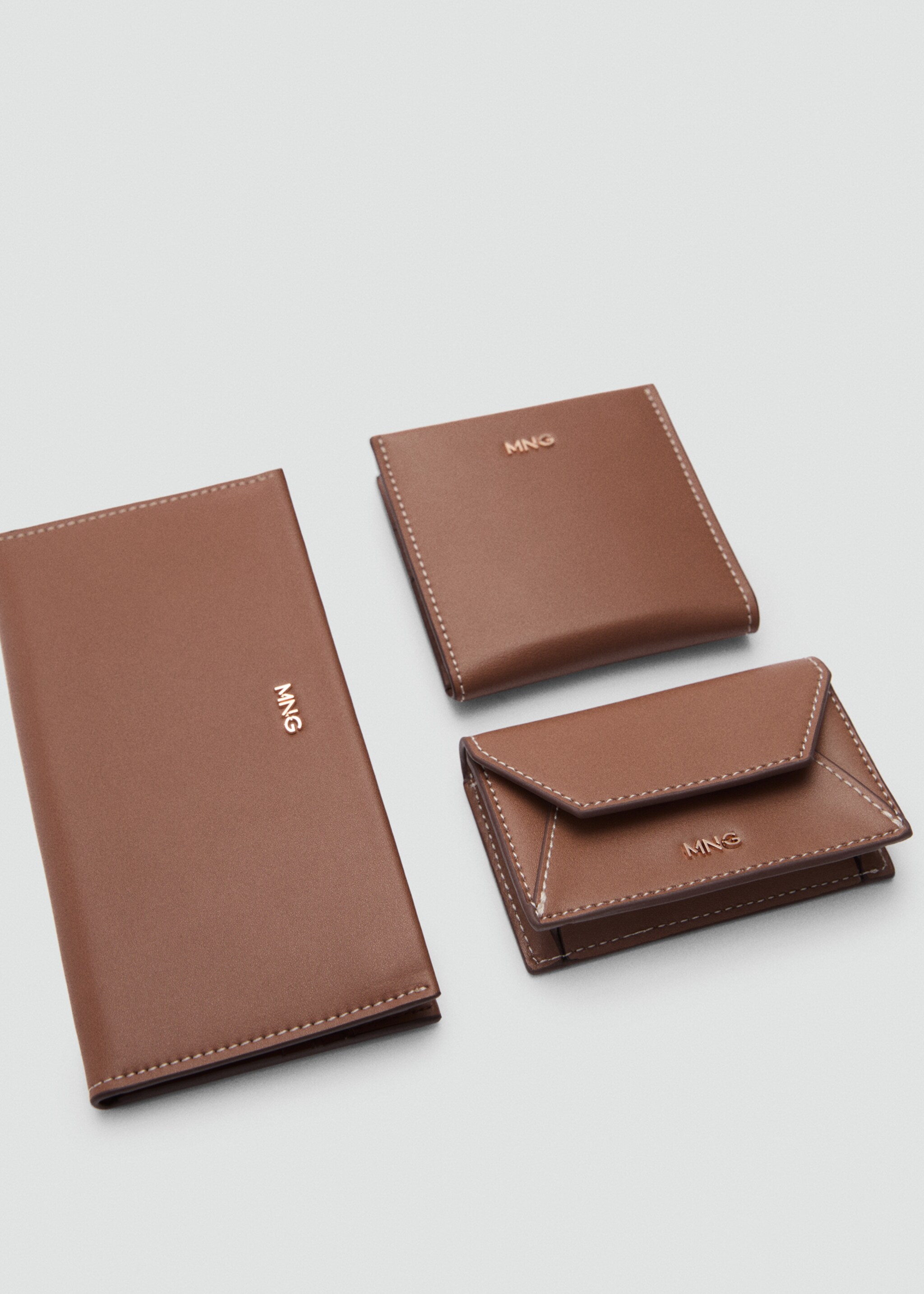 Embossed wallet with logo - Details of the article 2
