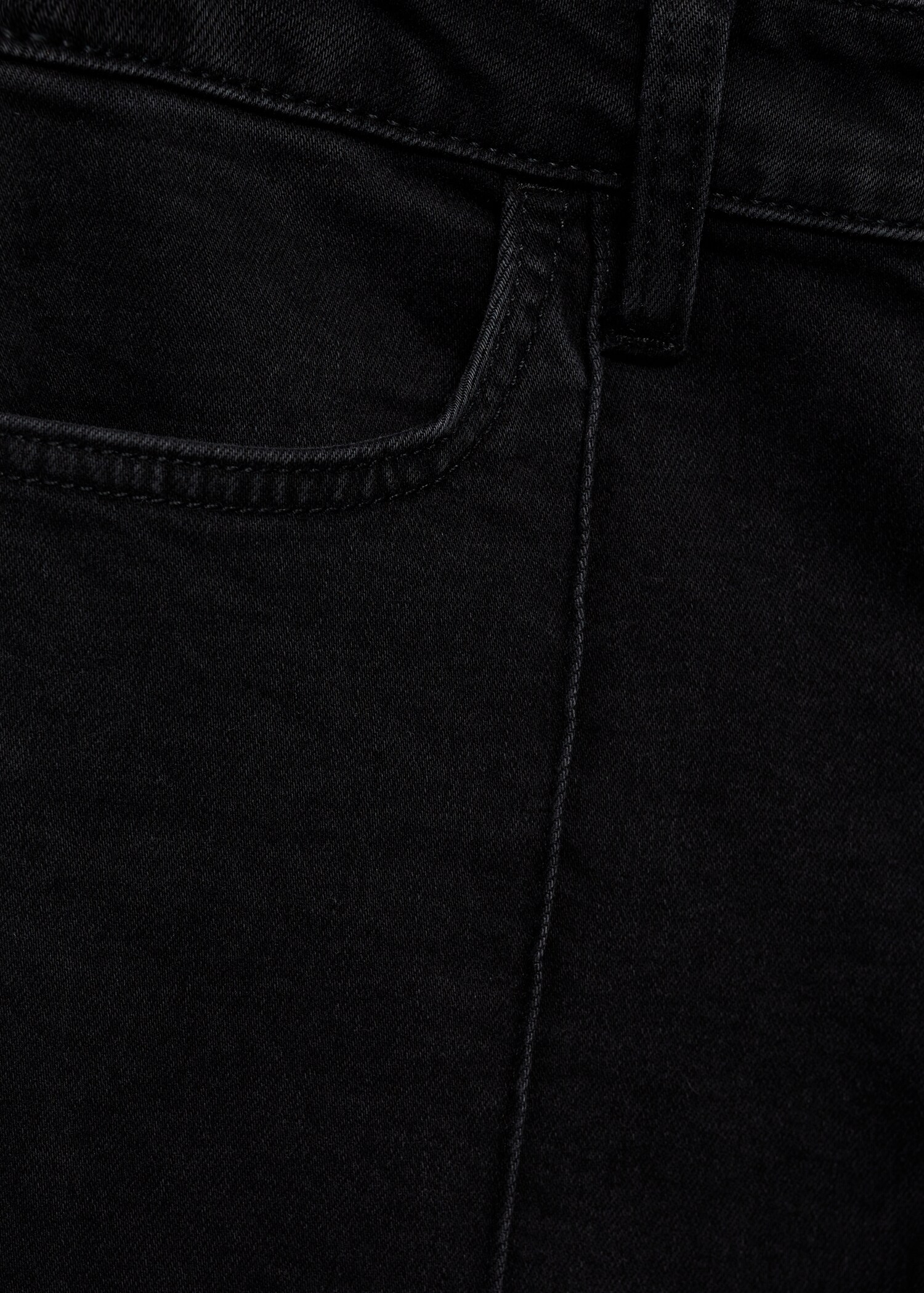 Slim capri jeans with decorative stitching - Details of the article 0