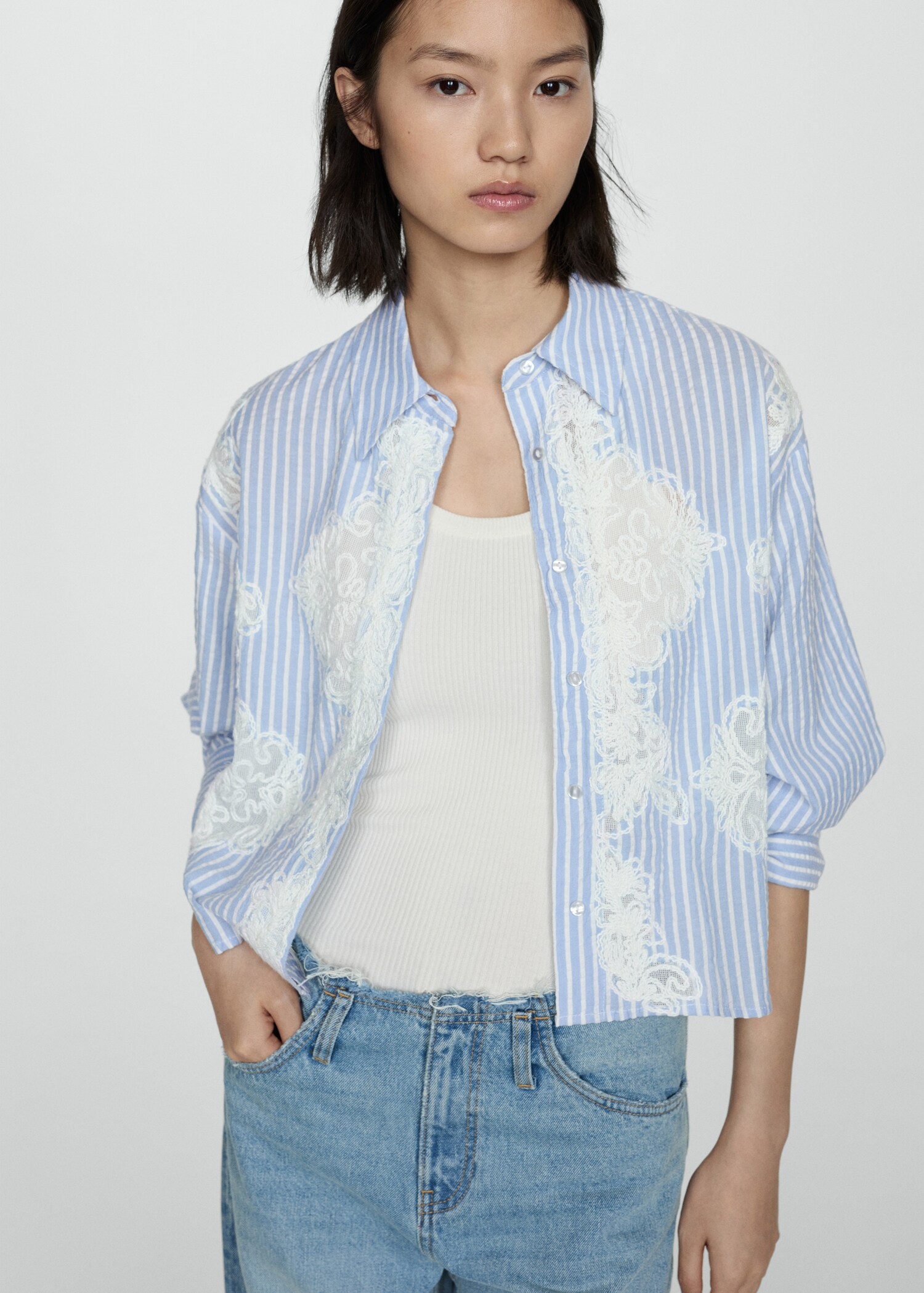 Chemise rayée brodée - Plan moyen