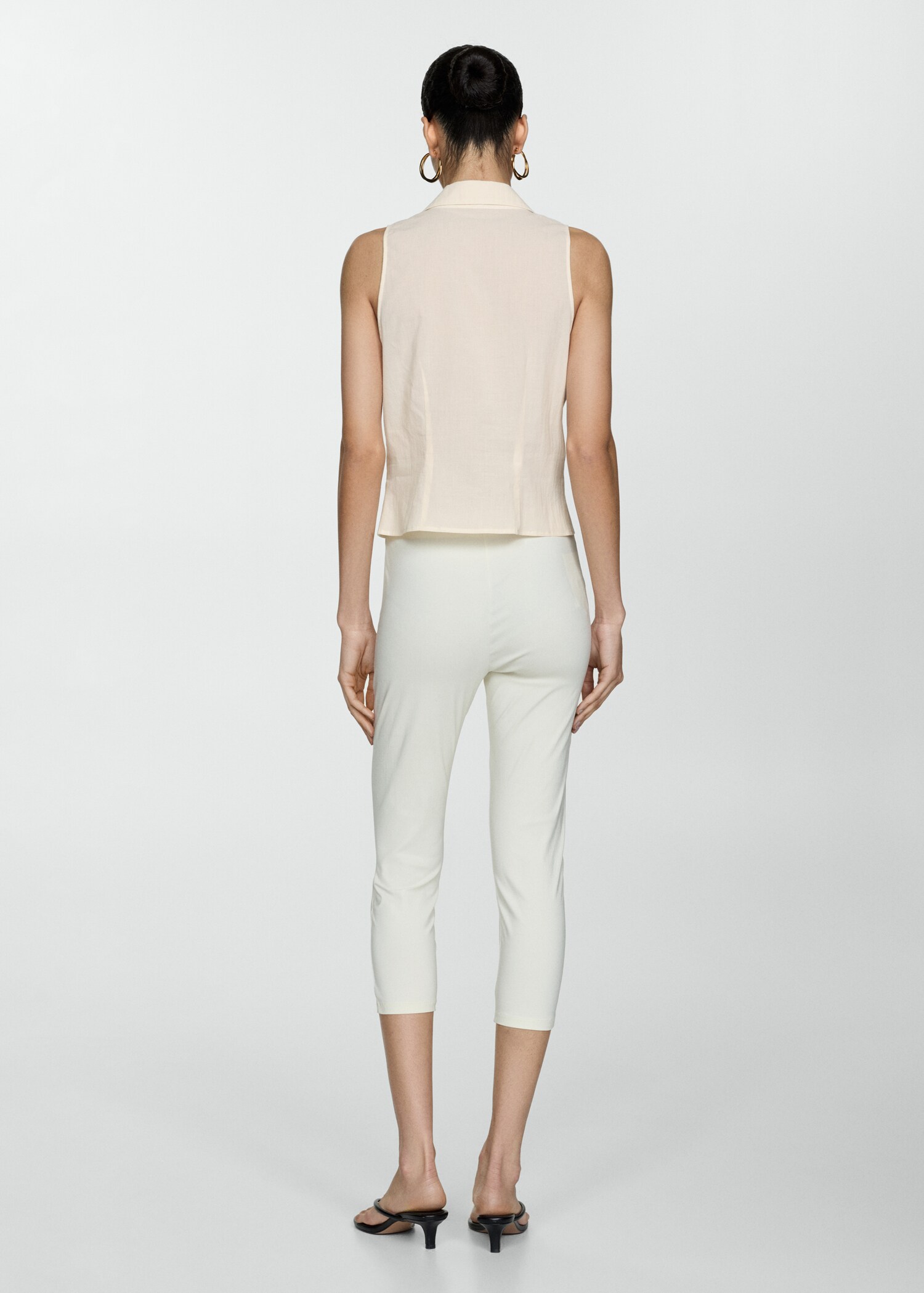 Sleeveless blouse with bows - Reverse of the article