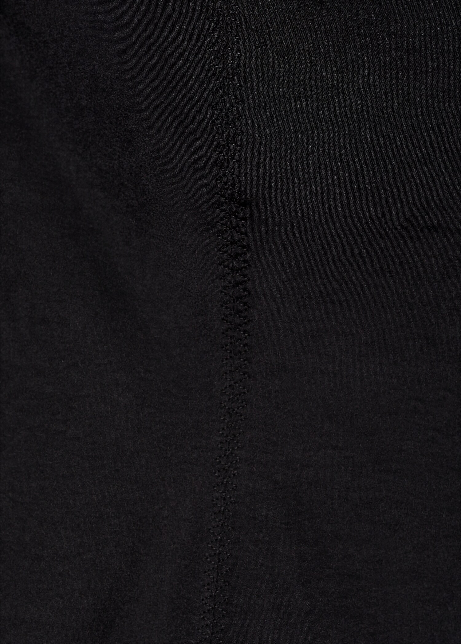 Trägerkleid mit Detail aus Spitze - Detail des Artikels 0