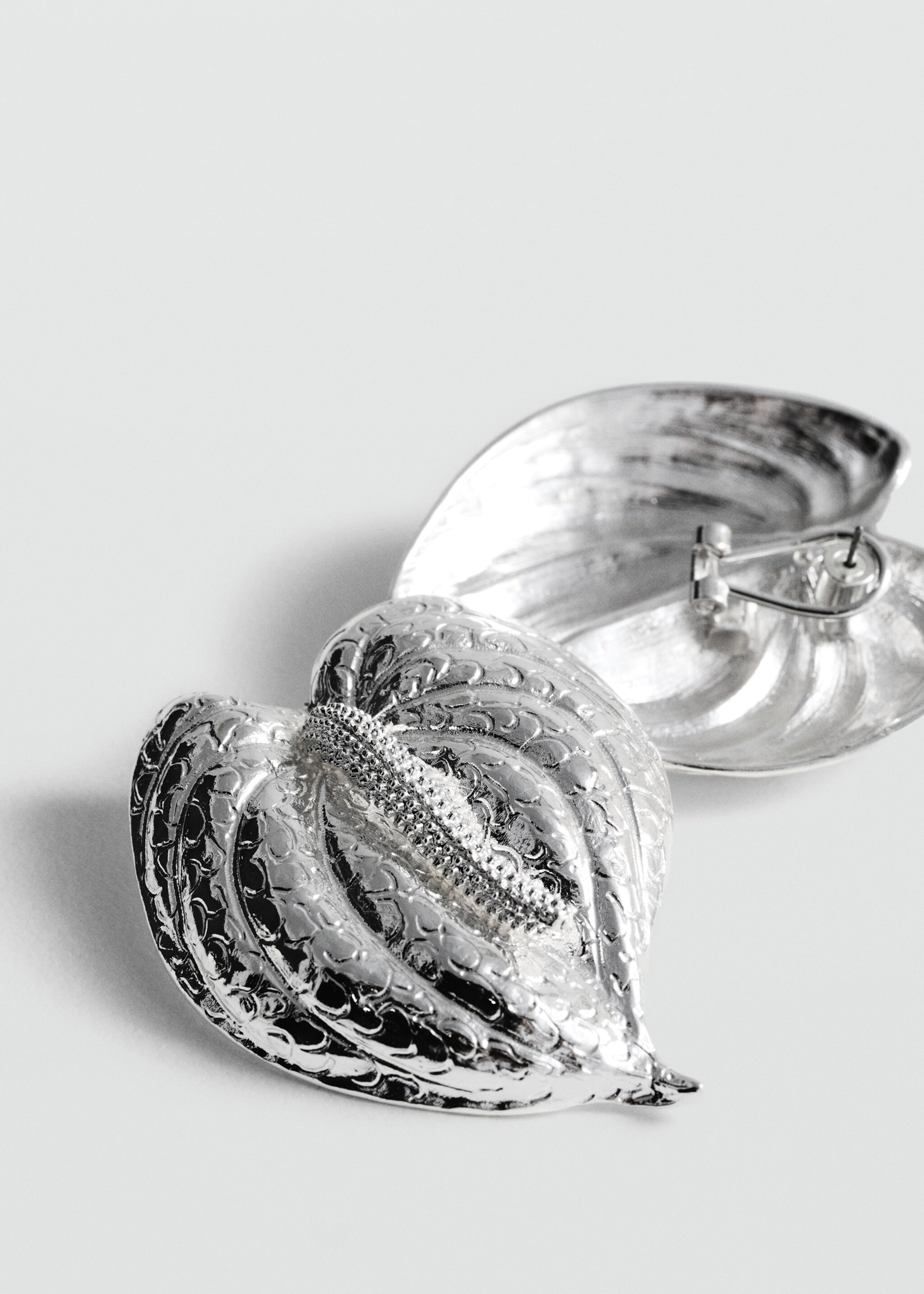 Boucles d'oreilles maxi feuille - Plan moyen, Argent. Ref: 77080367-00.