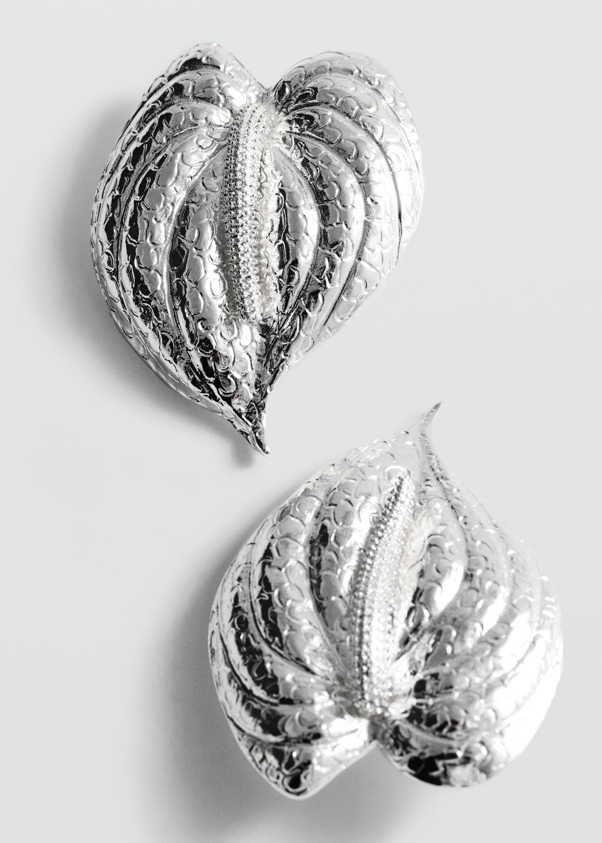 Boucles d'oreilles maxi feuille - Détail de l'article 1, Argent. Ref: 77080367-00.
