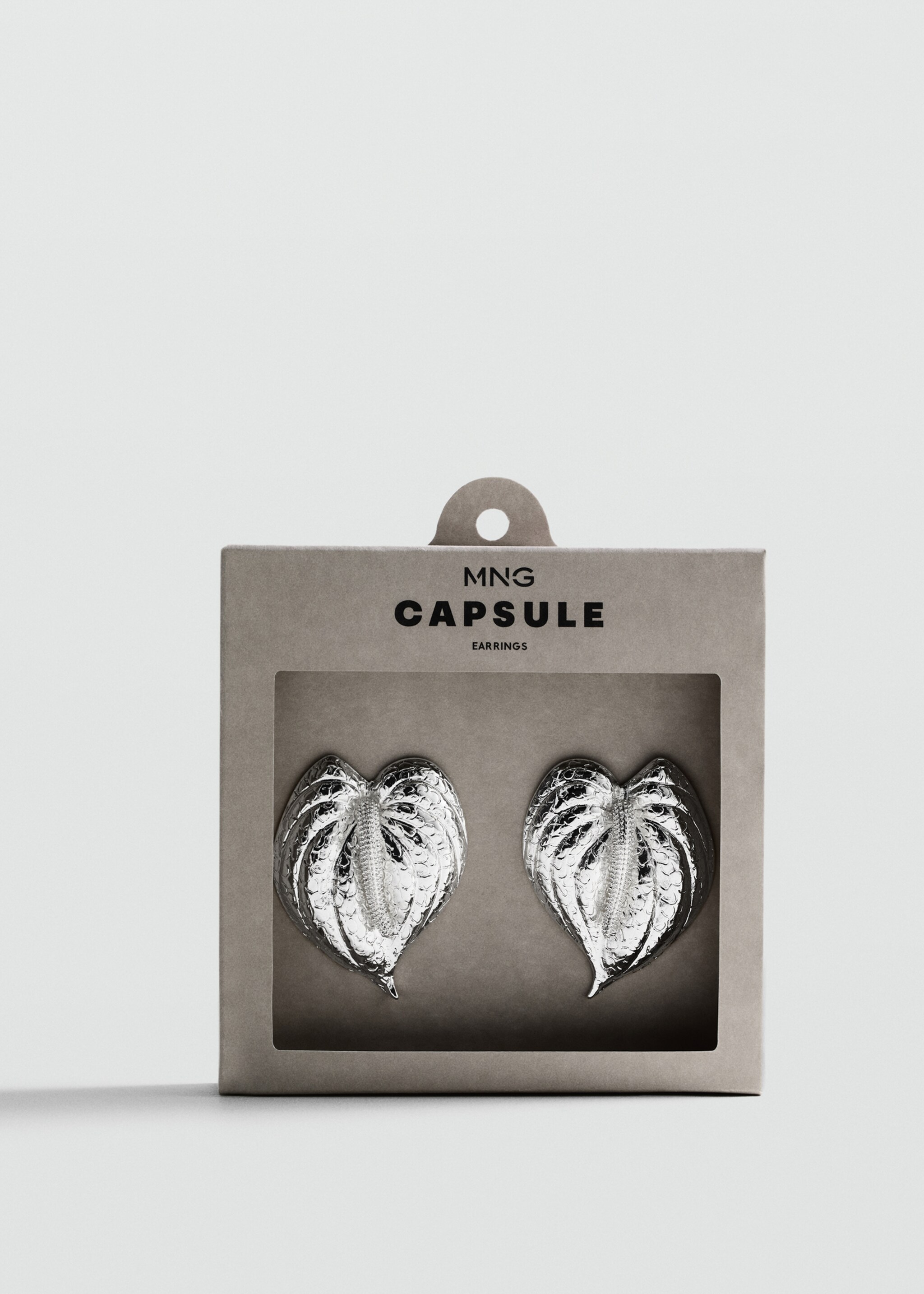 Boucles d'oreilles maxi feuille - Détail de l'article 2, Argent. Ref: 77080367-00.