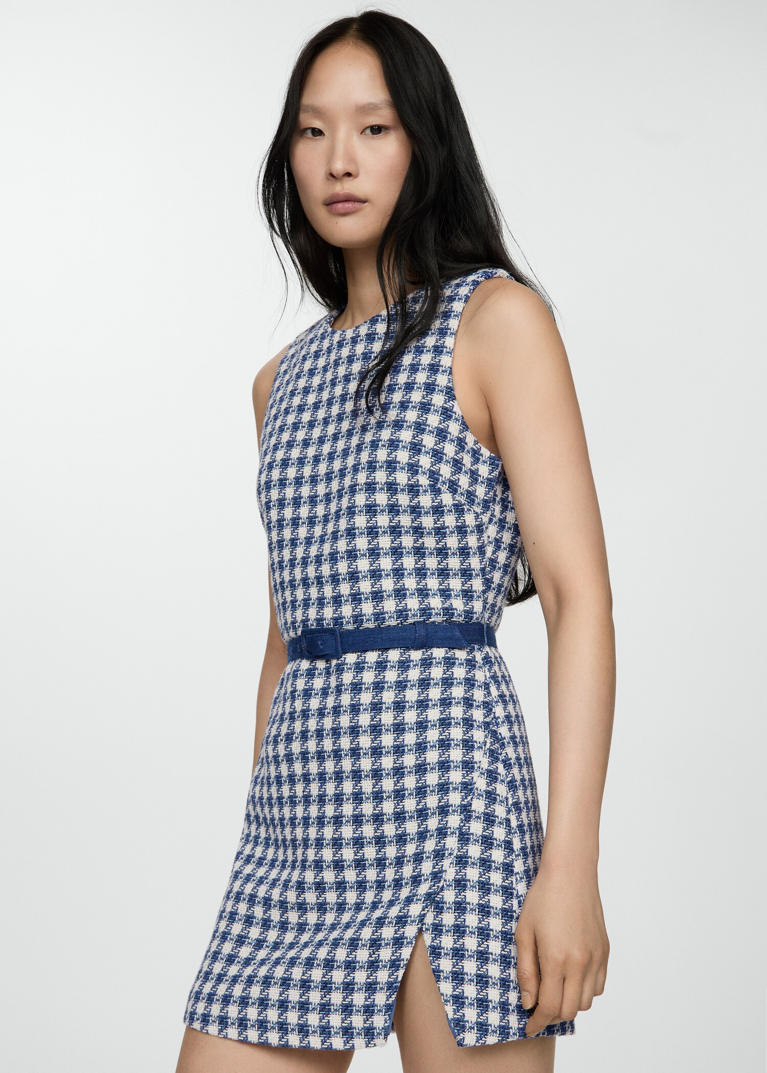 Kleid mit Hahnentrittmuster und Gürtel - Mittlere Ansicht