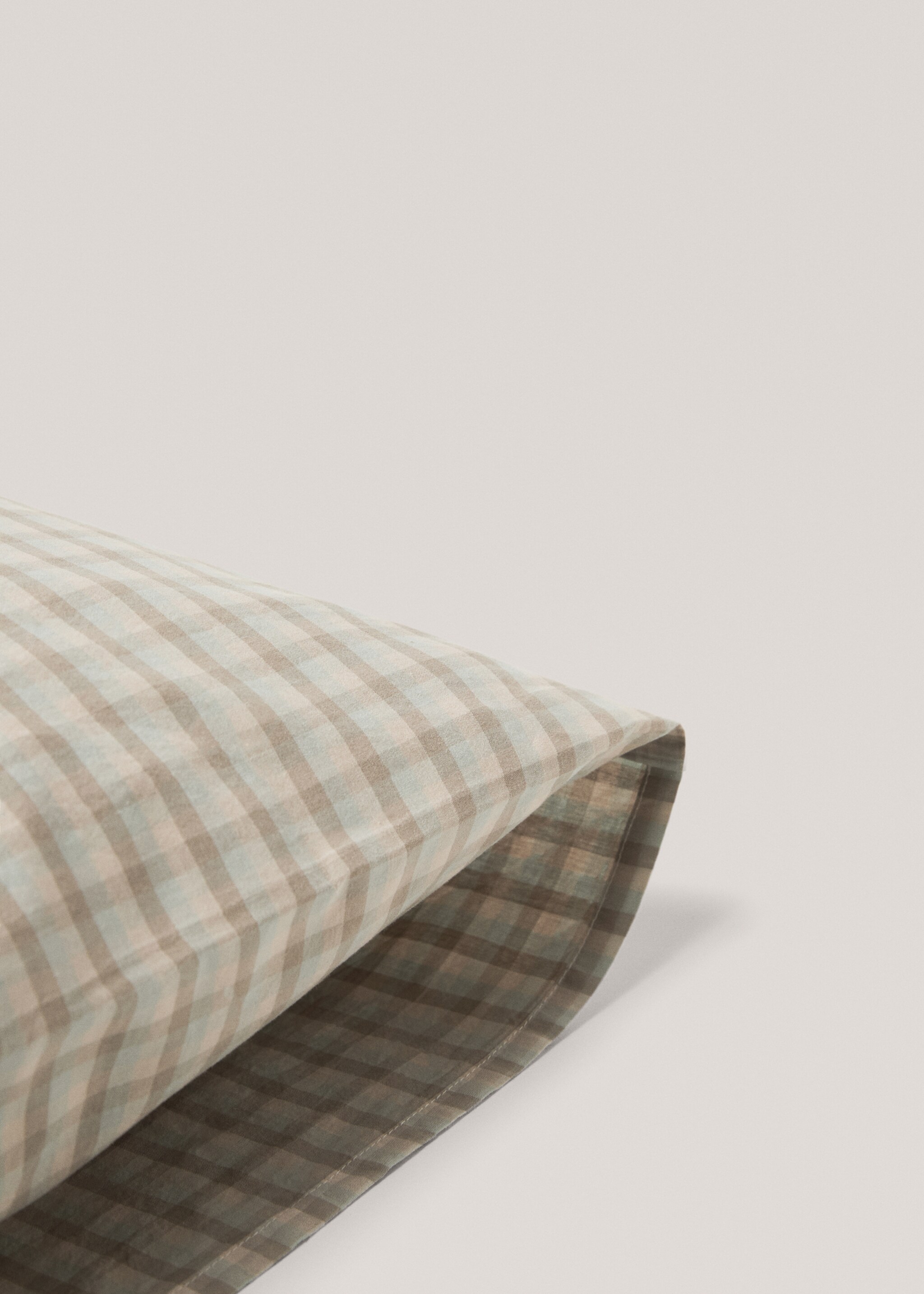 Vichy printed pillowcase 50X75cm - Details of the article 2, Beige. Ref: 77080576-00.