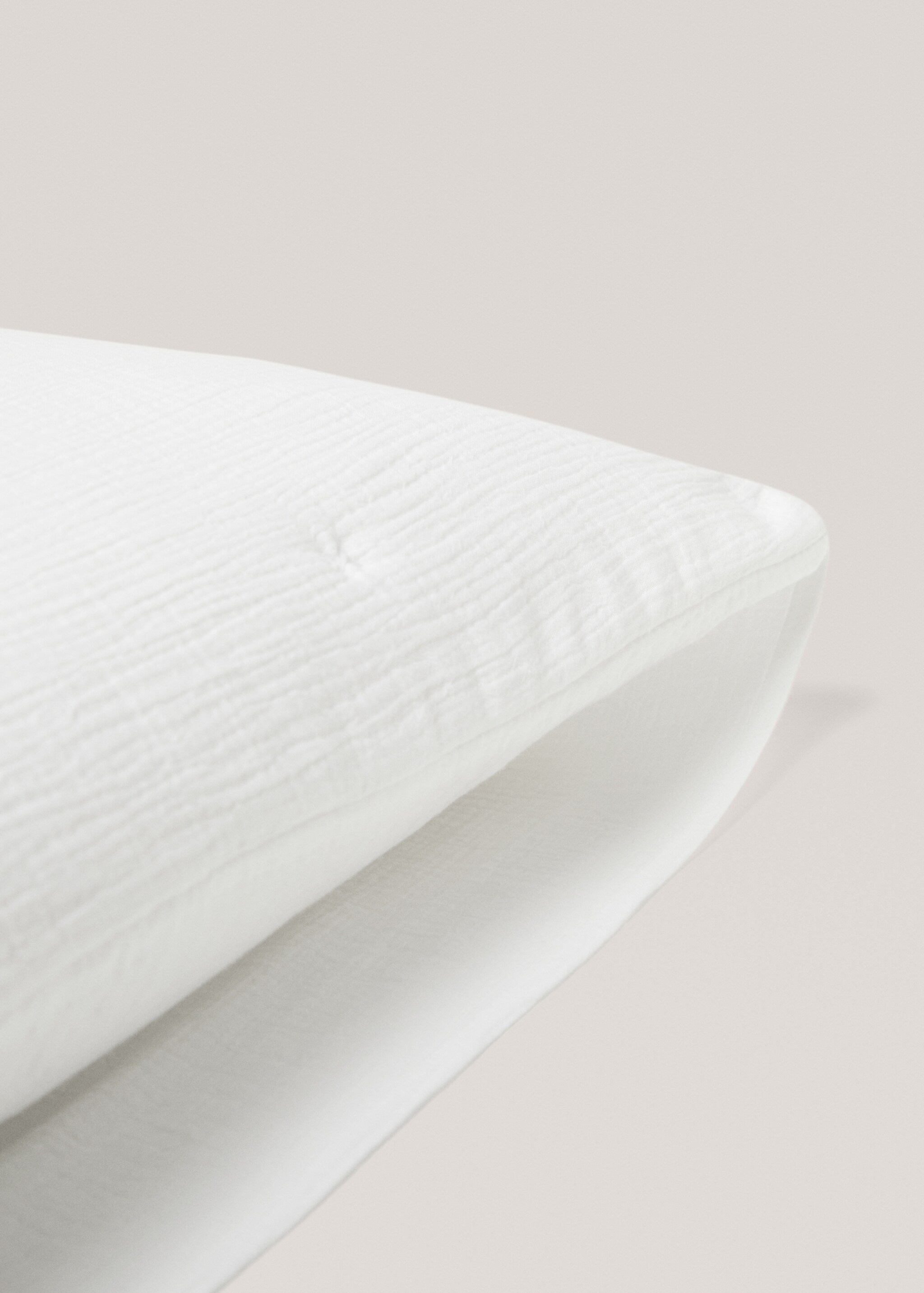 Vadderat kuddfodral i bomull - Detaljer om artikeln 3, Vit. Ref: 77080580-00.