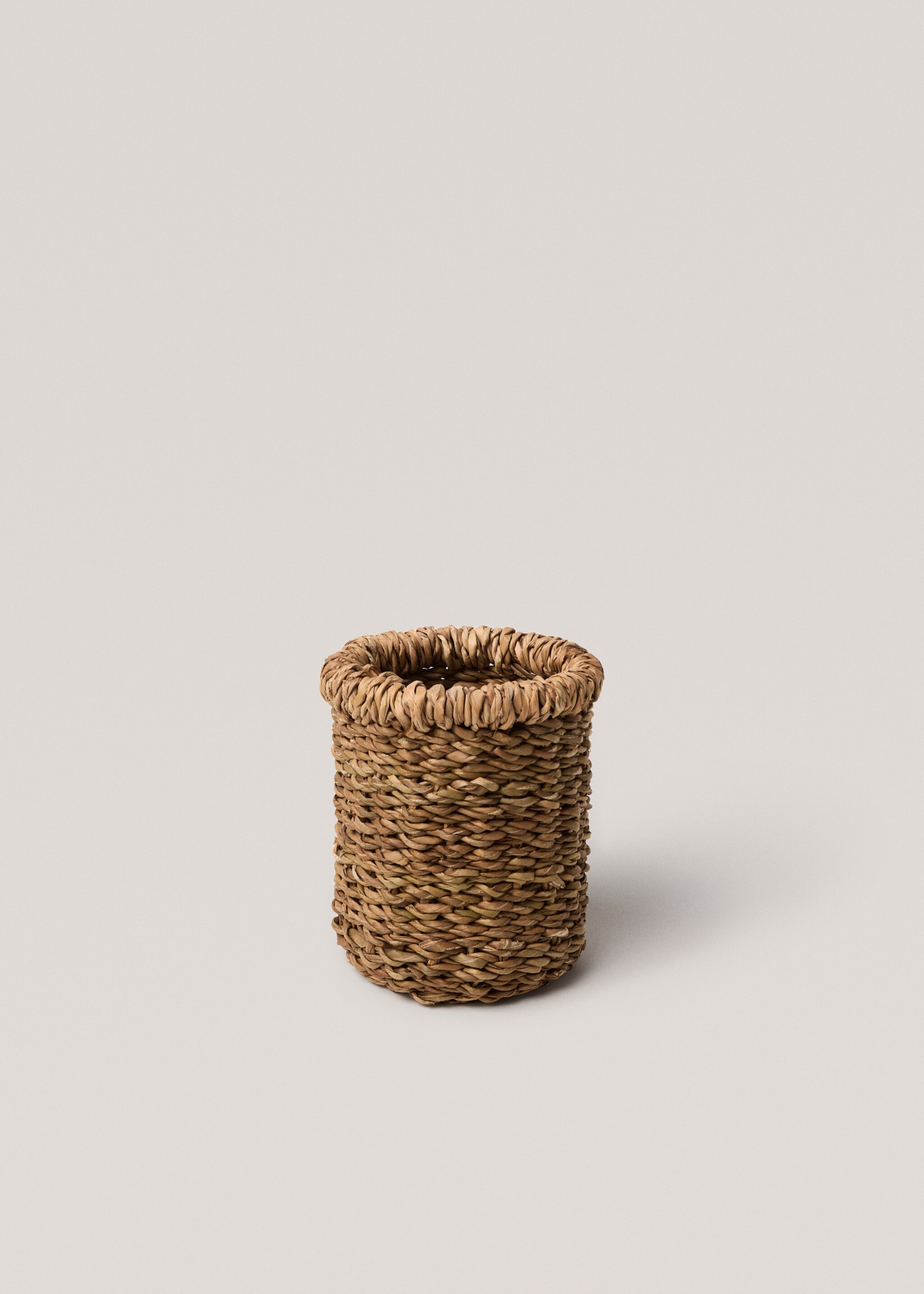 Natural fibre cylindrical basket - Article without model, Brown. Ref: 77080581-00.