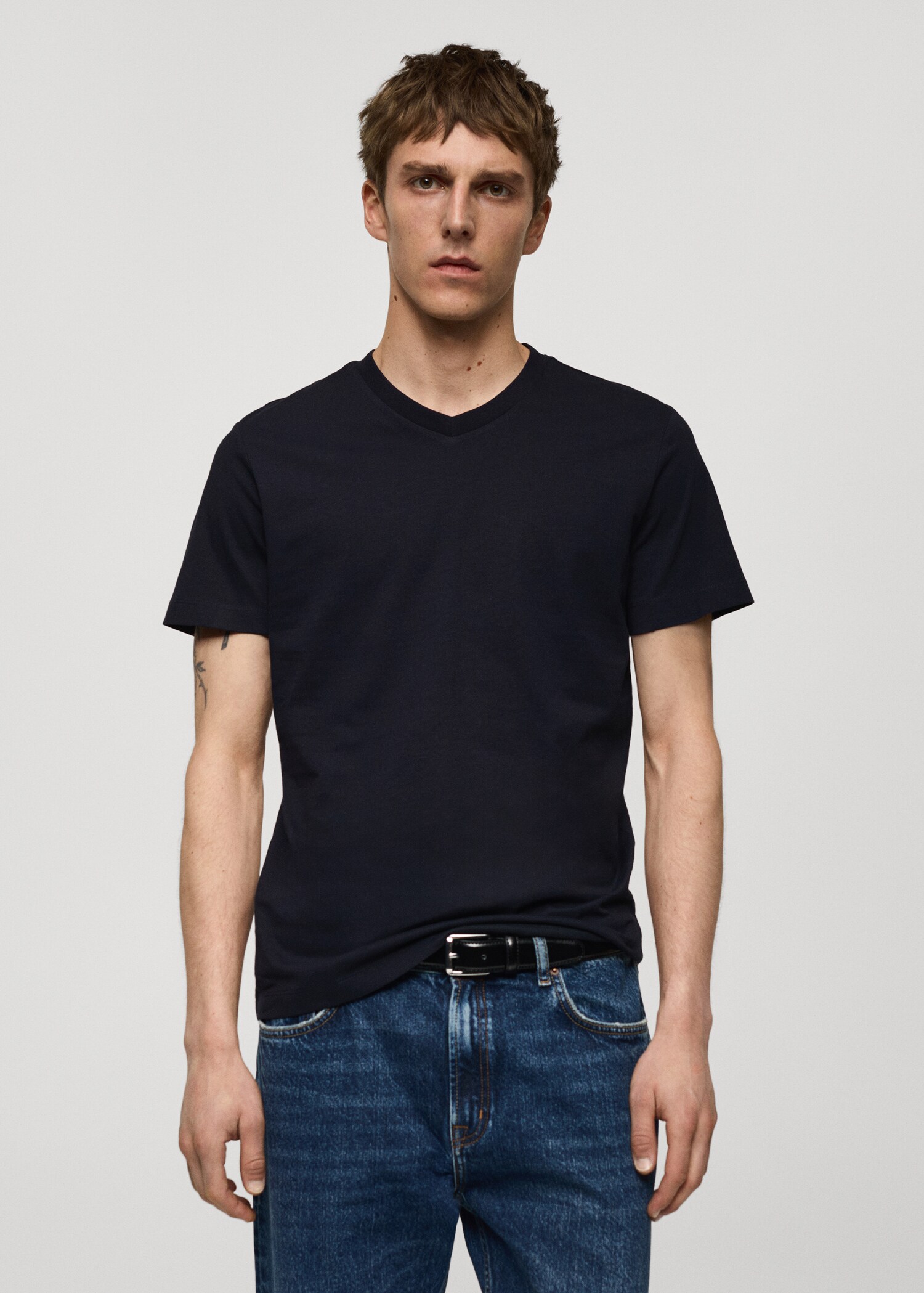 Slim-fit cotton V-neck t-shirt - Medium plane