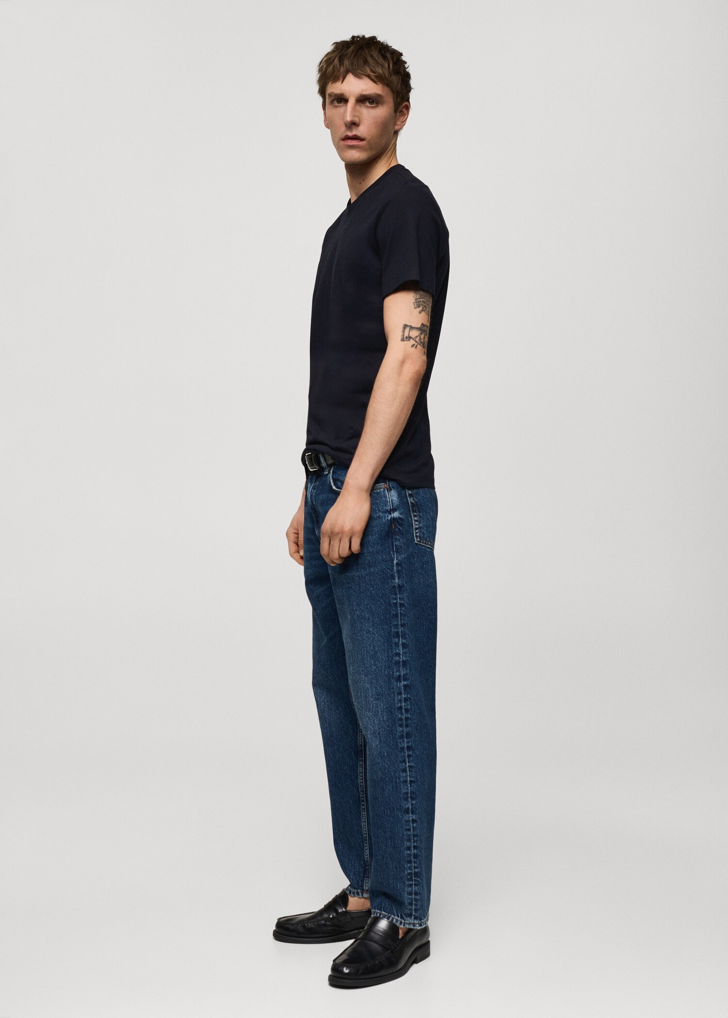 Slim-fit cotton V-neck t-shirt - Details of the article 2