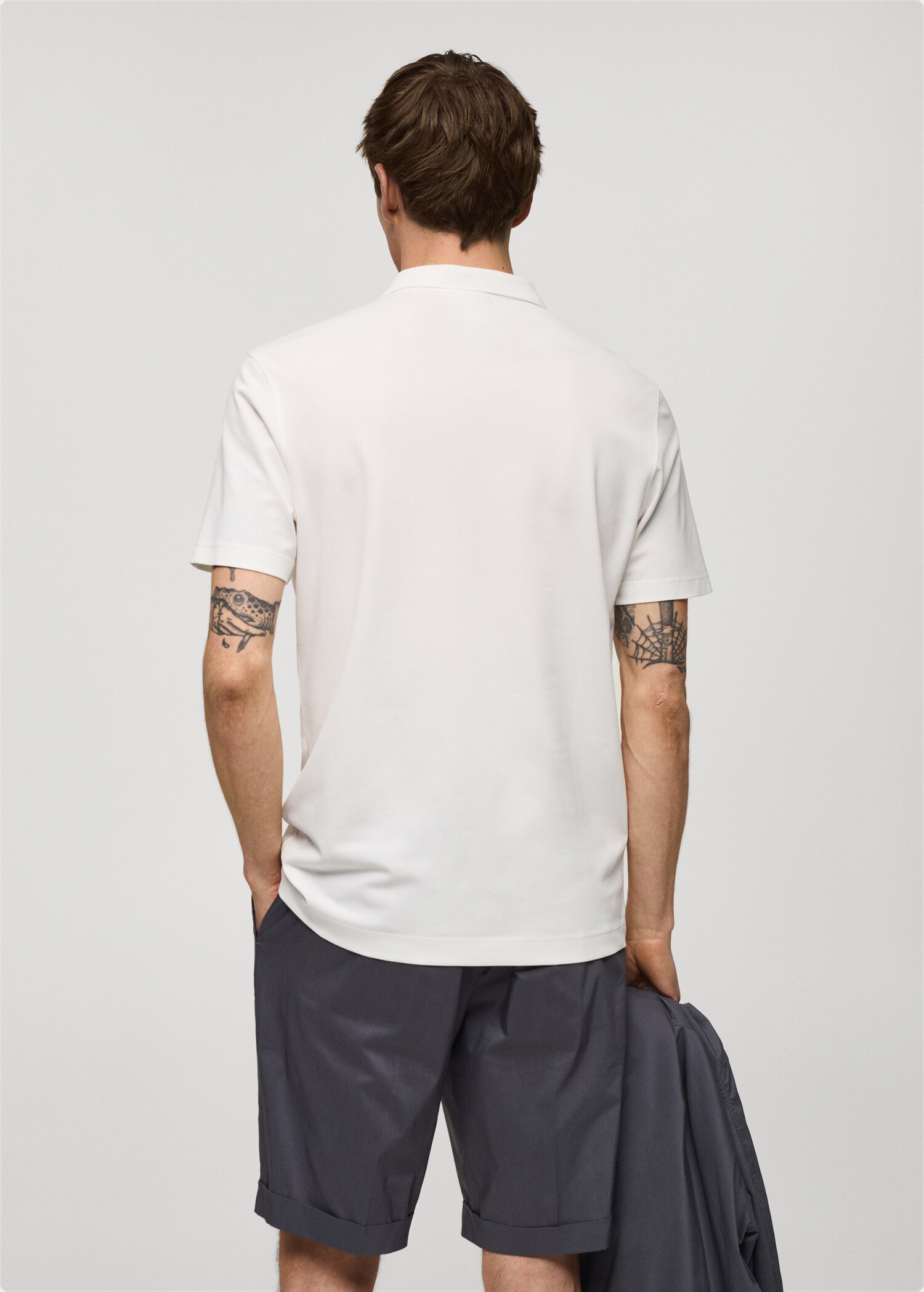 Slim Fit-Poloshirt aus Baumwoll-Piqué - Rückseite des Artikels