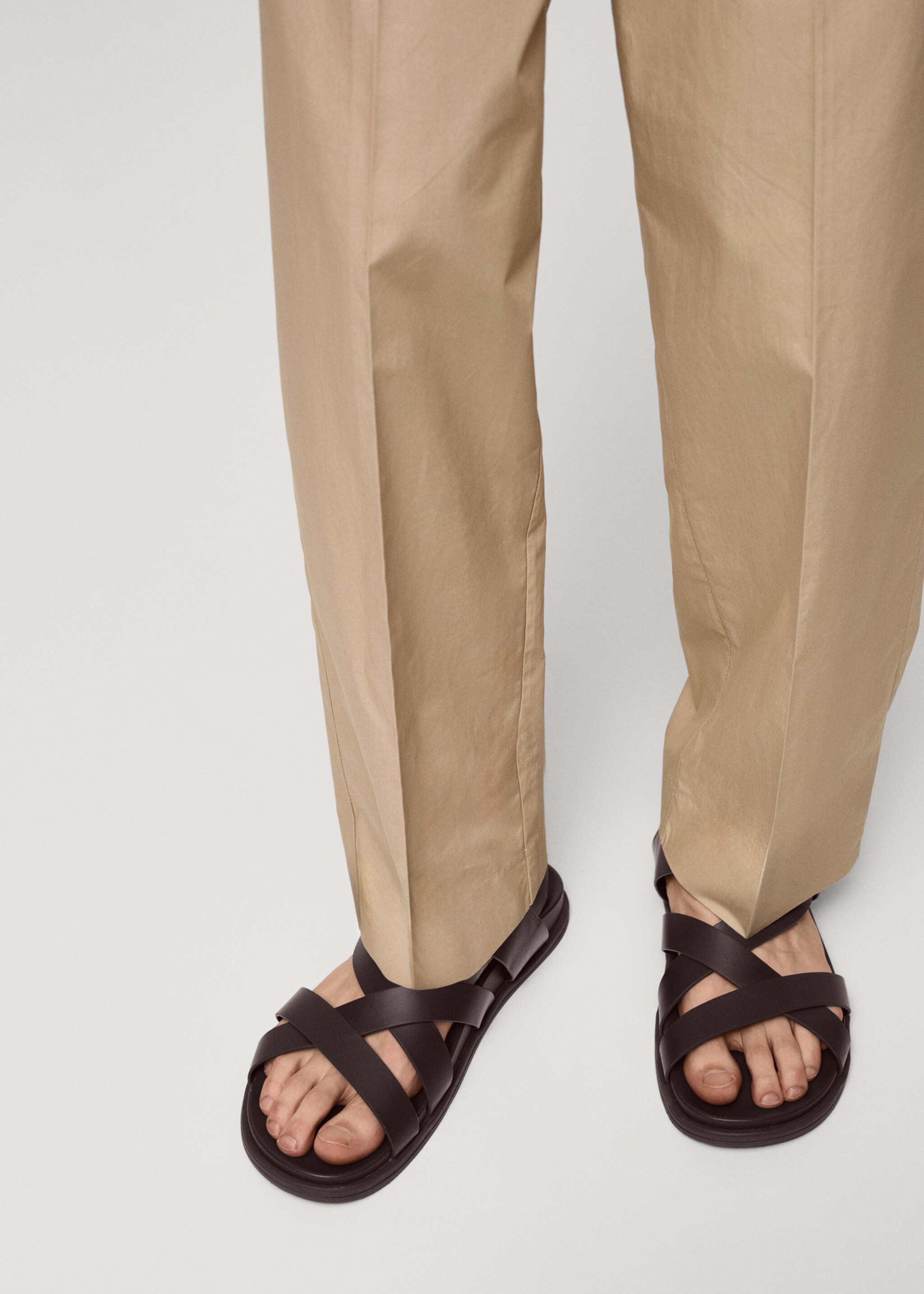 Überkreuzte Riemchensandale aus 100 % Leder - Detail des Artikels 9