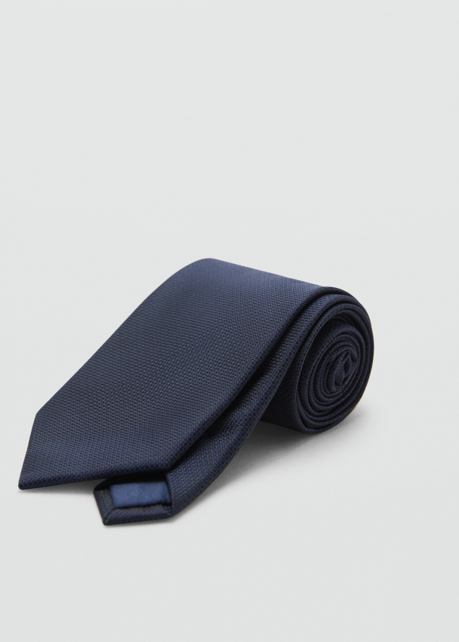 Crease-resistant structured tie - Medium plane