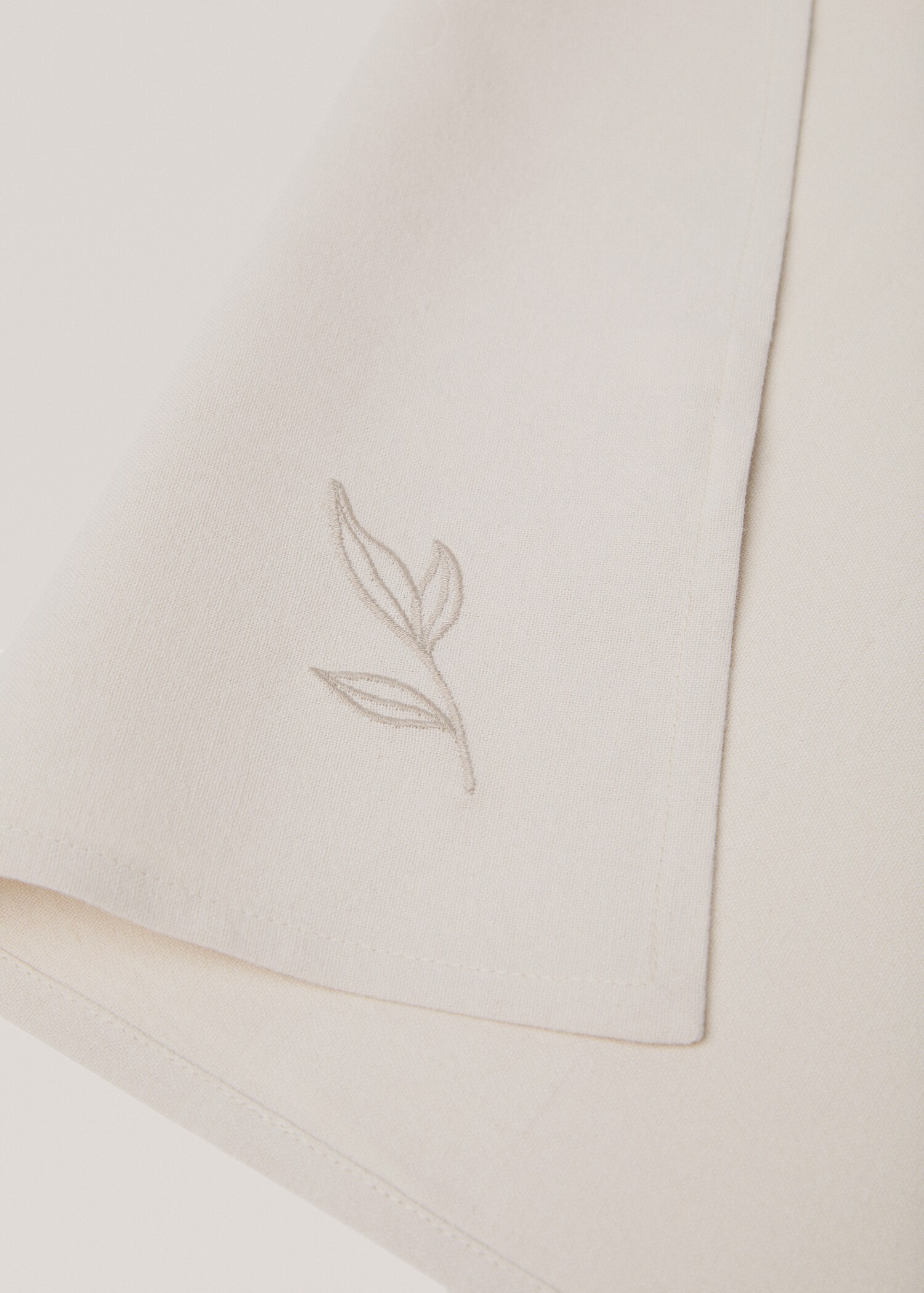 Individual embroidered cotton leaf - Details of the article 1